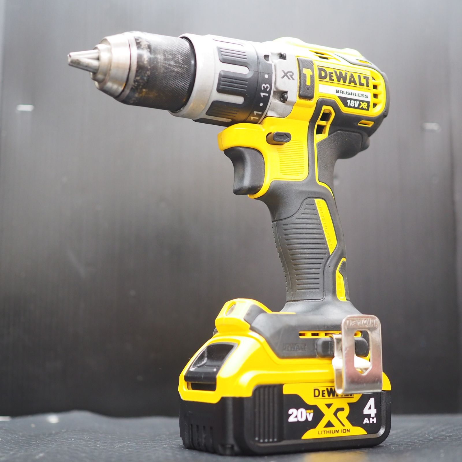 中古品】DEWALT/デウォルト 18Vブラシレス振動ドリル DCD796M2