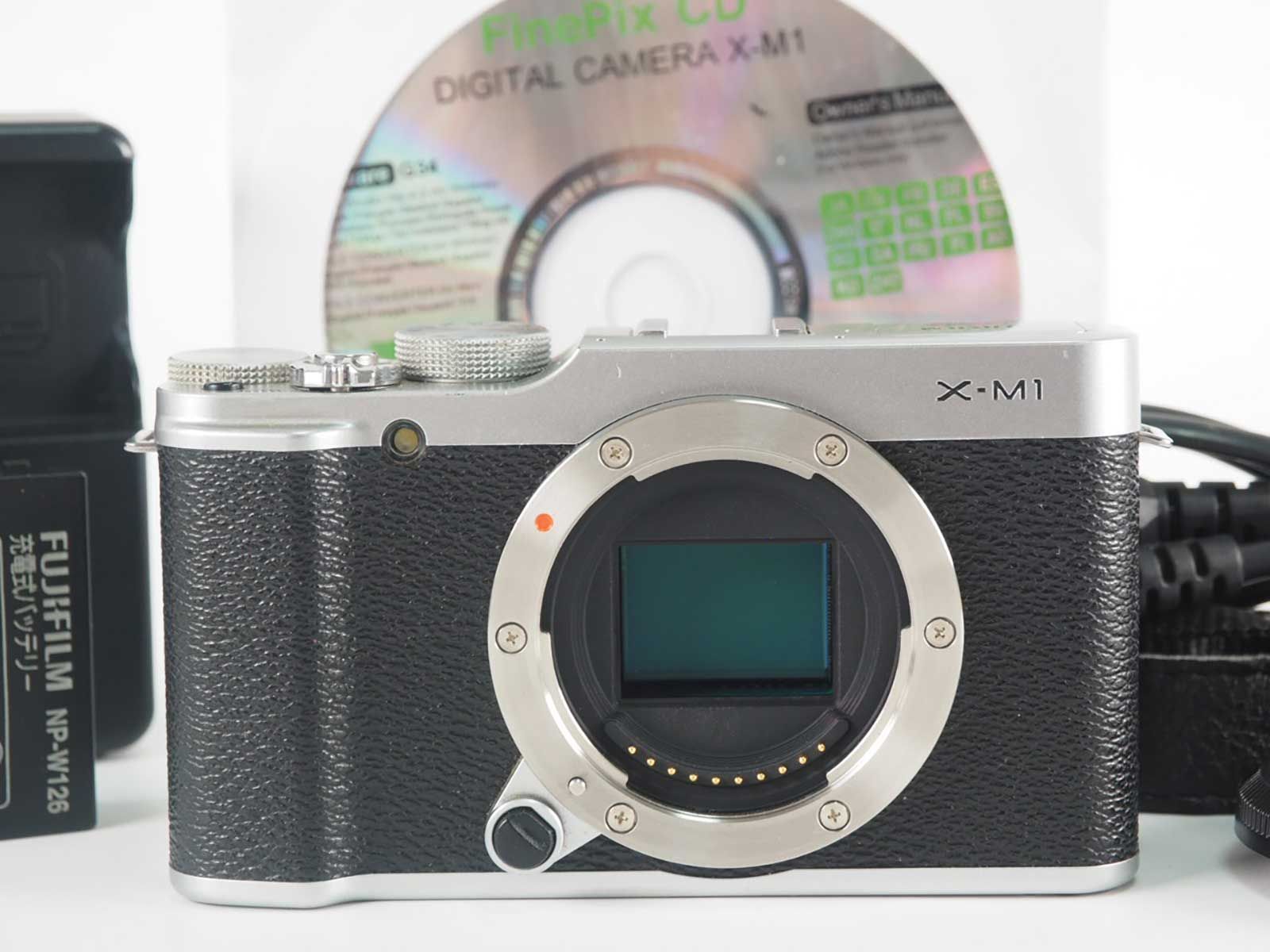 富士フィルム Fujifilm Fuji X-M1 Digital Camera 16.3MP Silver Body Only Z4826A