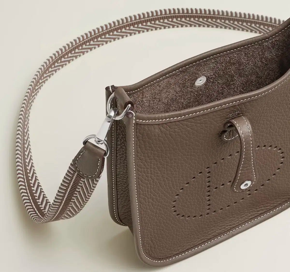 2022年製造【 ファッション エルメス ミニエヴリン エヴリン16 tpm k刻印