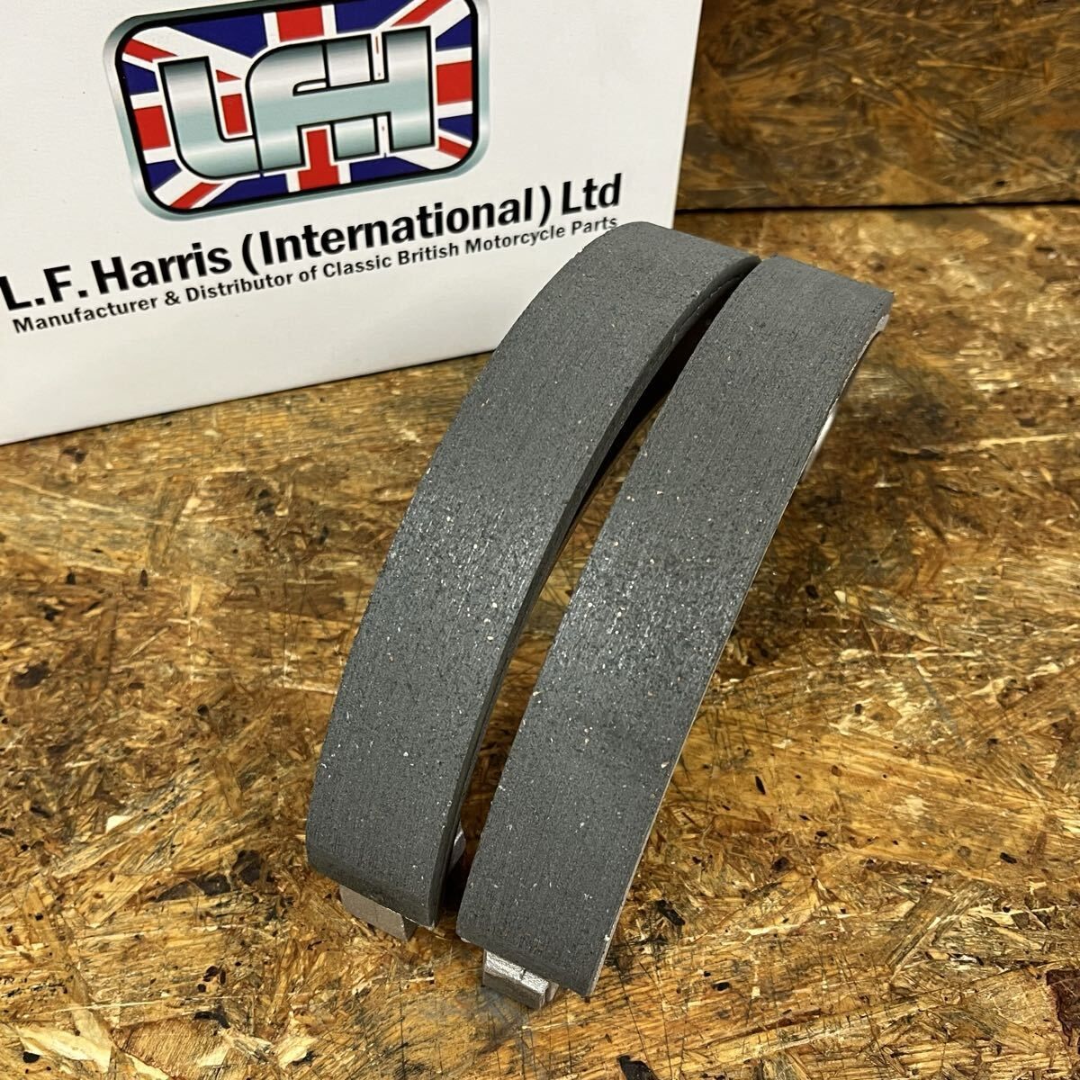 トライアンフ BSA ブレーキシュー ドラム ビンテージトライアンフ カスタム 8インチ 37-1337 37-1338 W1337 W1338 W1410 W1411 68-5524 68-5525 37_1410_11 BRIGHTFACE_UK