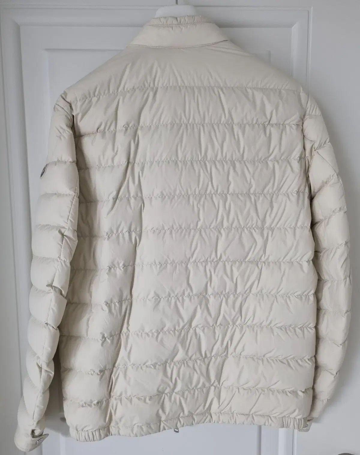 百貨店販売モデル MONCLER モンクレール イエレス 軽量 ダウンジャケット クリーム 4 サイズ