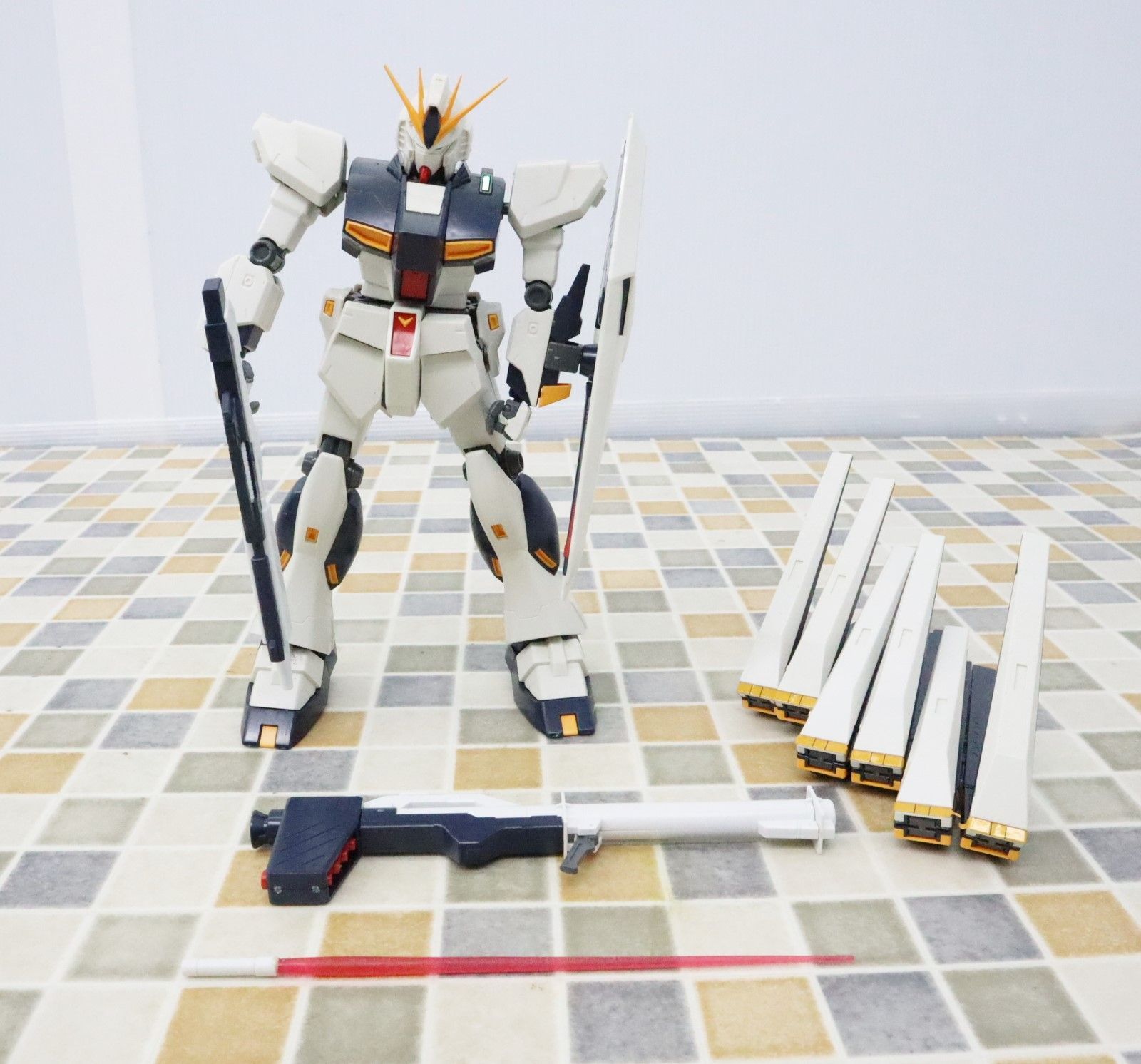 独特な店 ◎値下げ 塗装 改造用に！｜ニューガンダム 1/100｜BANDAI 完成品