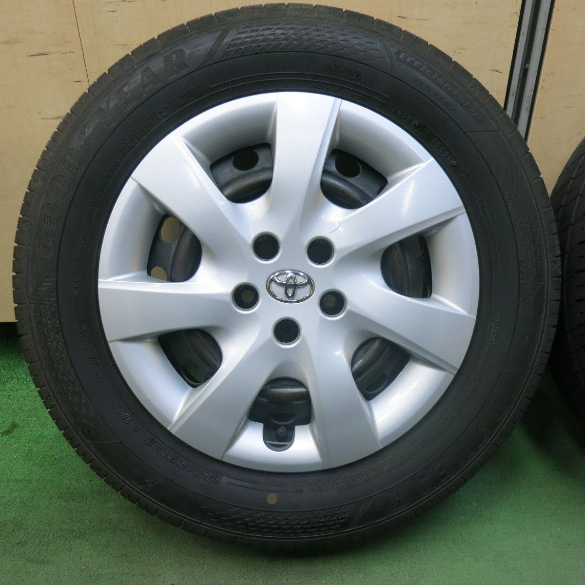 バリ溝 21年 9.5分 トヨタ 20系 ウィッシュ 純正 スチール 195 65R15 グッドイヤー EfficientGrip ECO EG02 15インチ PCD100 5H 5092901SKノ