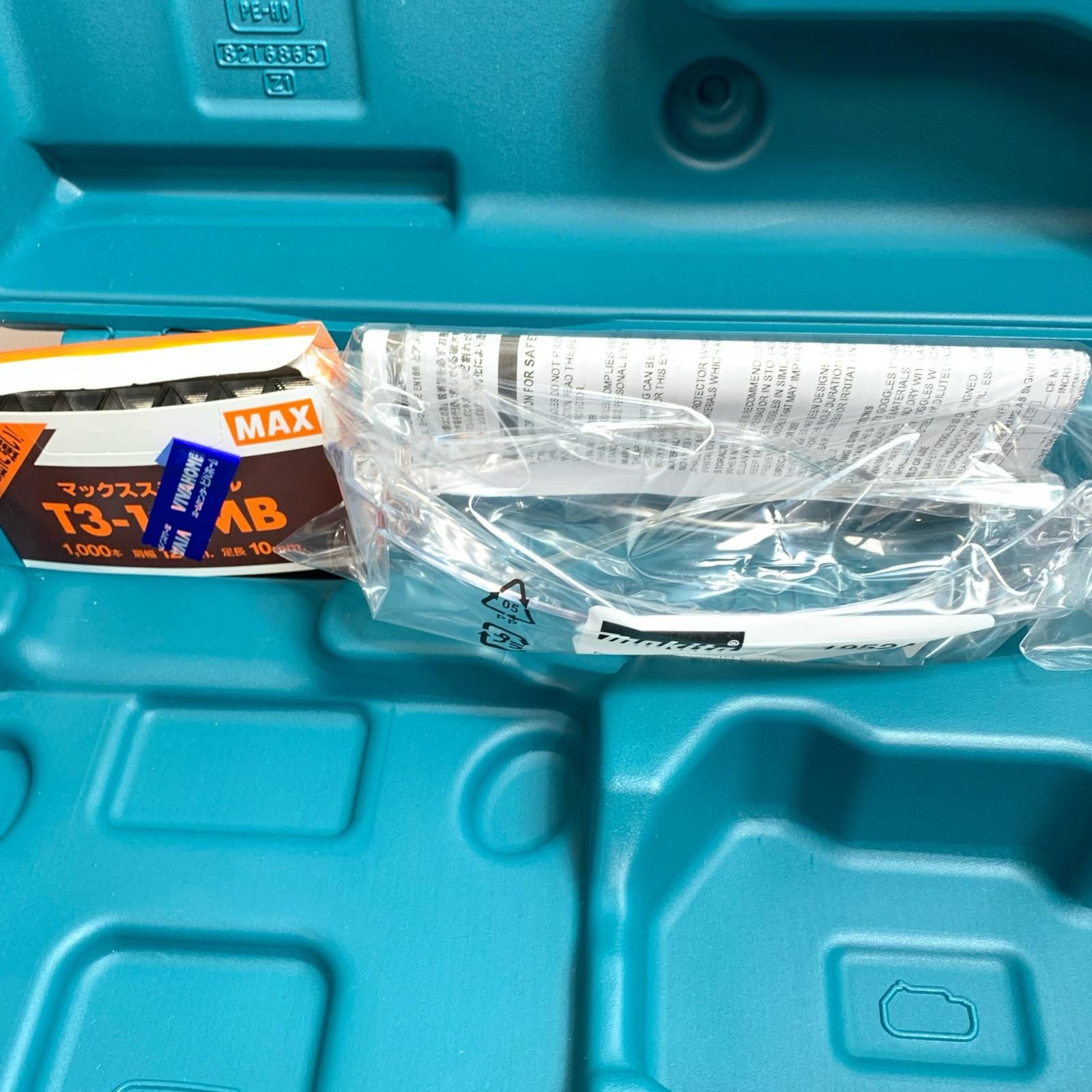 ♭♭MAKITA マキタ 12ｍｍ 充電式タッカ 本体 ゴーグル ケースのみ ST312D