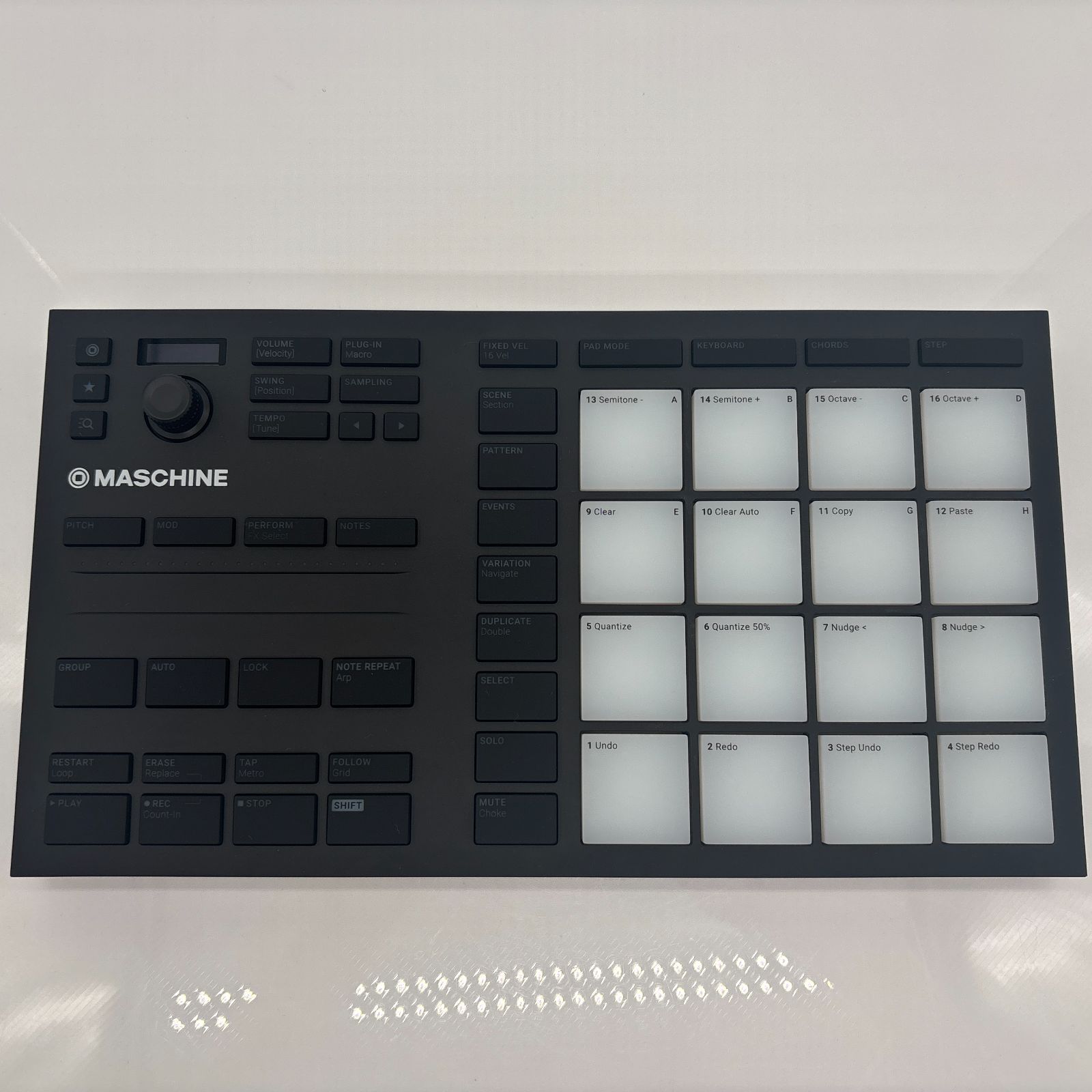 MASCHINE MIKRO MK3　中古美品　動作品　IDなし MASCHINE MIKRO MK3（Buy Native Instruments Maschine Mikro