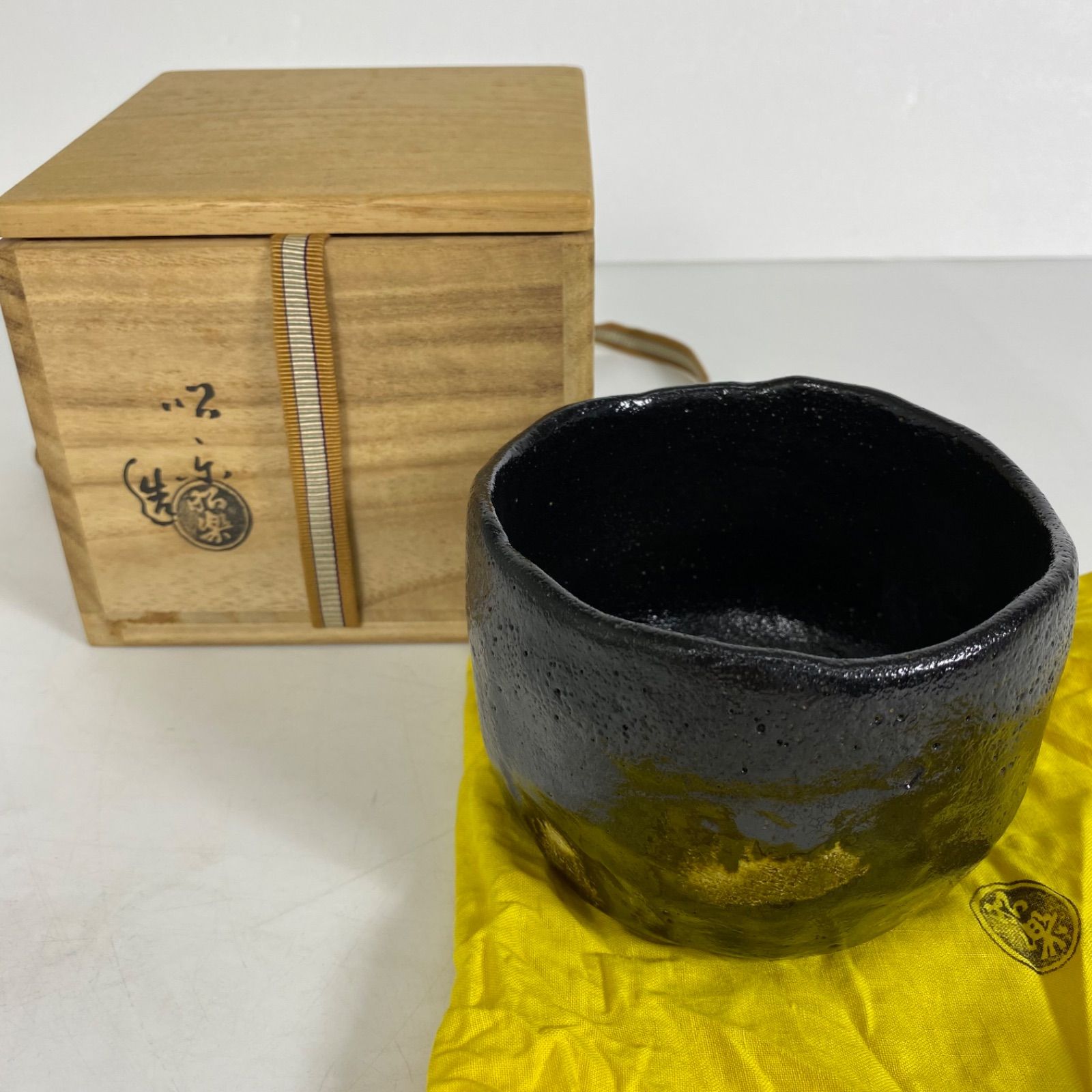 銘 昭楽造 黒楽茶碗 銘 鈴虫 共 茶道具 抹茶碗 茶会用 茶器 和陶器 コレクター向け