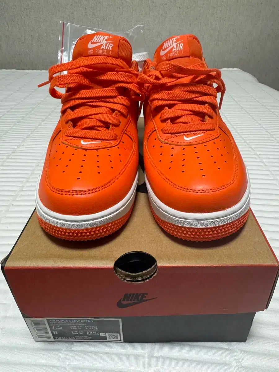 NIKE ナイキ エアフォース 1 ロー カラー オブ もっと 月 セーフティ オレンジ