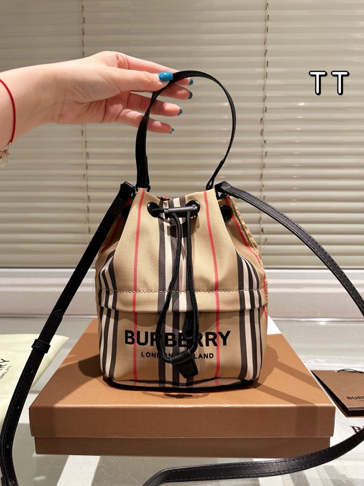 バーバリー160 今日特価】Burberry Autumn Bucket Bag バーバリー 秋 バケツ