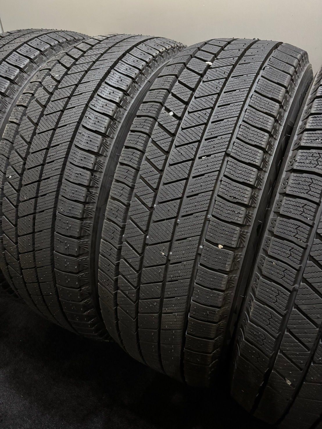 イボ付 225|60R17 BRIDGESTONE|VRX3 24年製 スタッドレス 4本 ブリヂストン ブリザック アルファード ヴェルファイア XV 4-K372