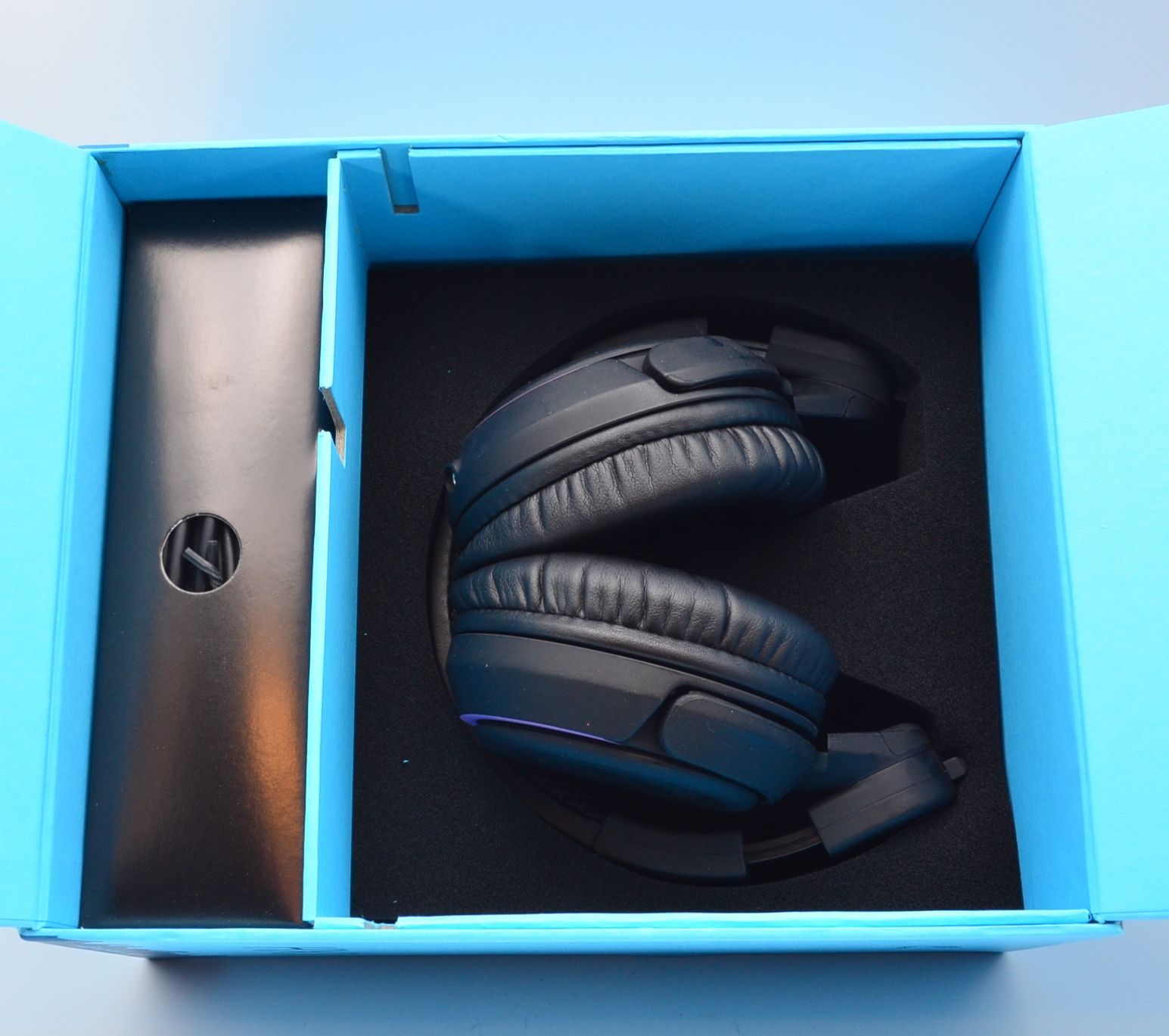 Neu ヘッドフォン HX1 箱入・新品 ダイナミック・密閉型 訳あり - メルカリ