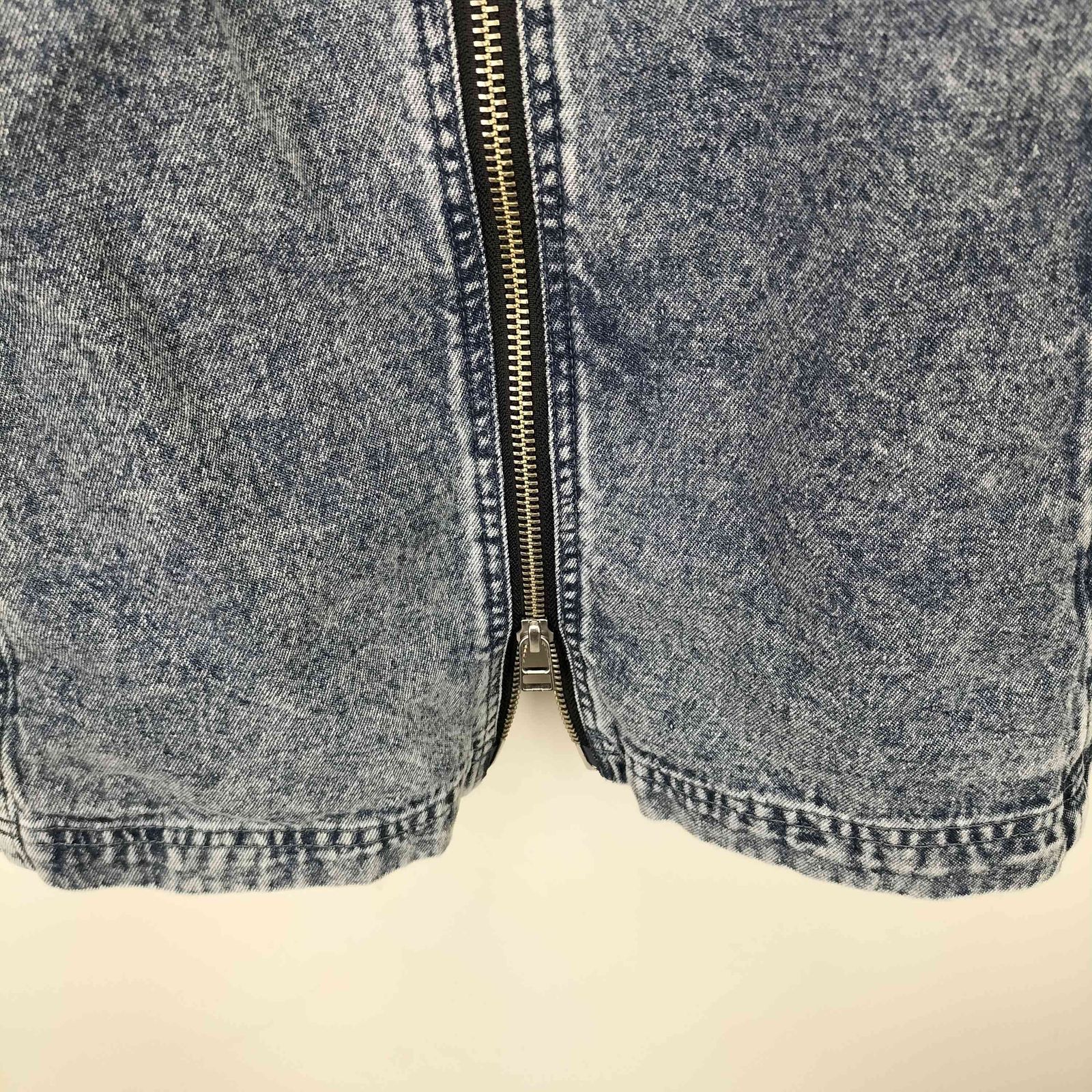 【新品】最終価格　フロントジップキャミ　ジーナシス　コラボ　人気スタッフ 新品】最終価格 フロントジップキャミ ジーナシス コラボ 人気