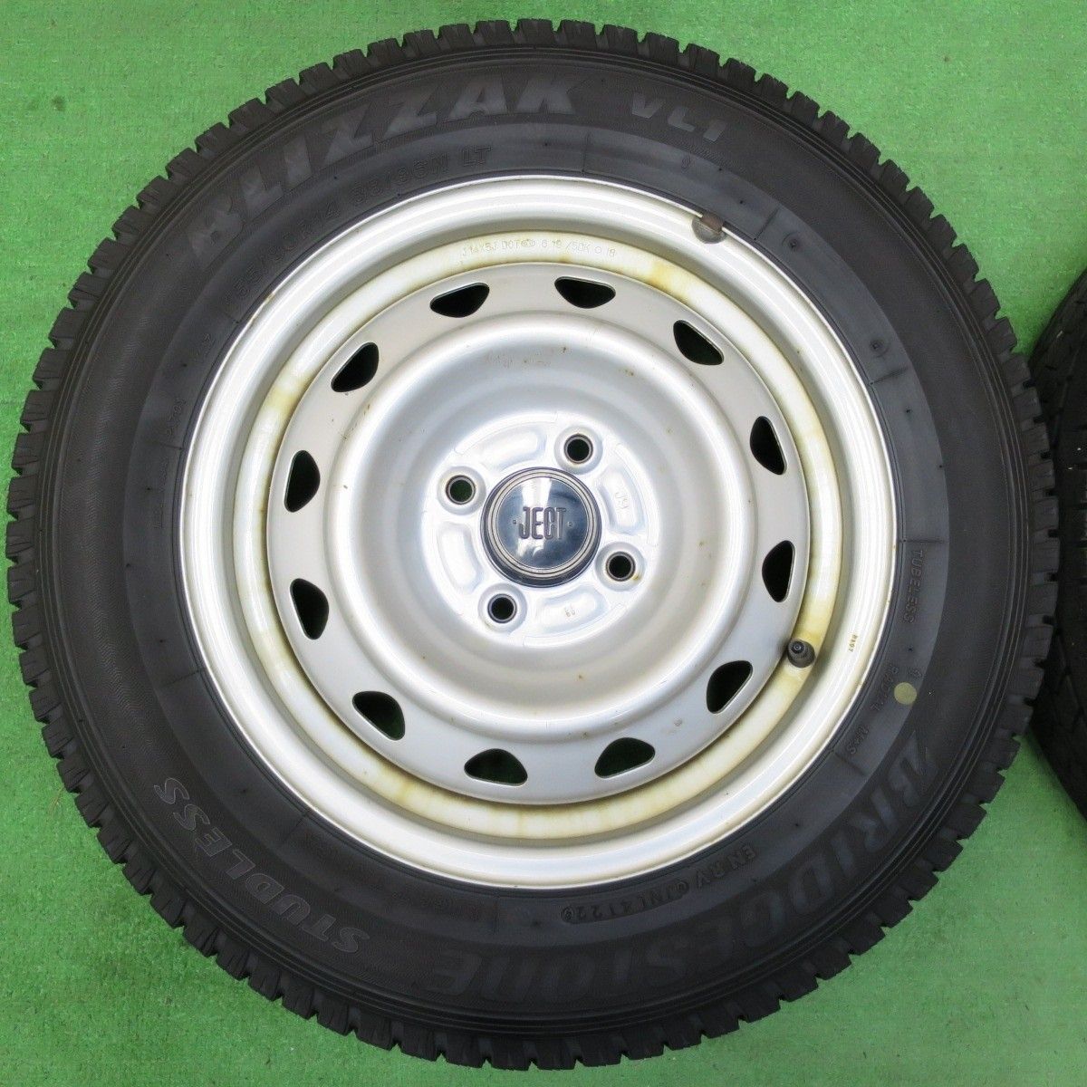 スタッドレス