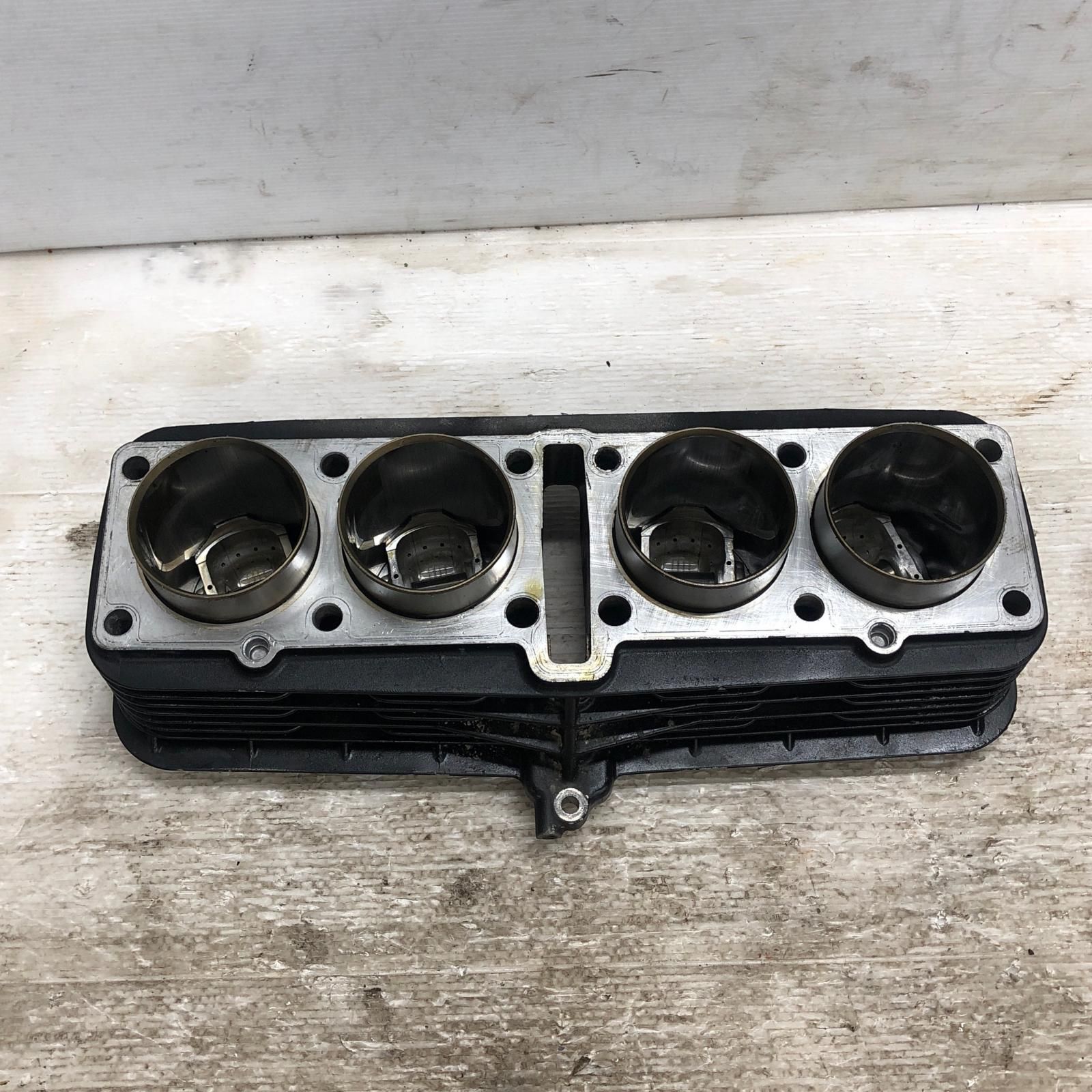 KAWASAKI ゼファー1100 ZRT10A シリンダー カワサキ