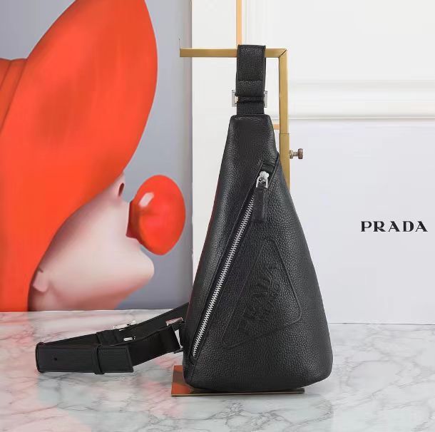 新品、未使用 PRADA プラダボディショルダーバッグ 男女兼用 - メルカリ 