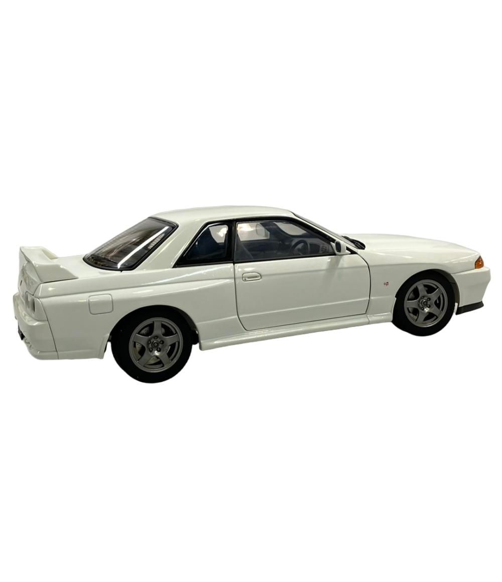 美品 ミニカー SKYLINE GT-R R32 クリスタルホワイト 1/18 オート
