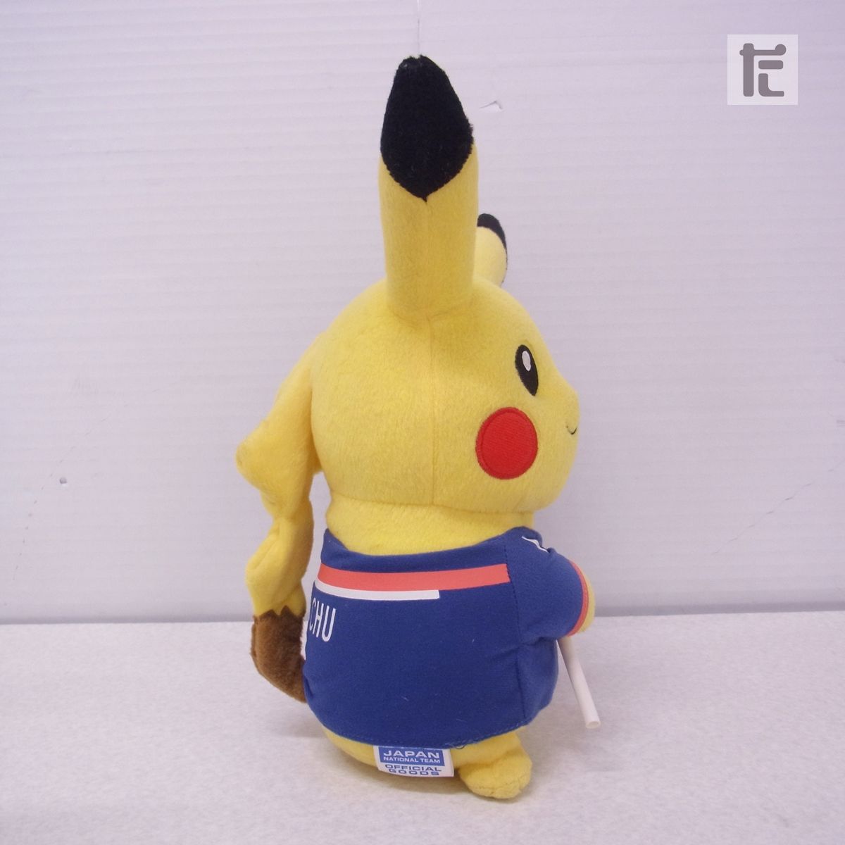 ポケモン タカラトミーサッカー日本代表withポケモン フラッグピカチュウタグ付 ポケモン ピカチュウ ぬいぐるみ フラッグ サッカー日本代表