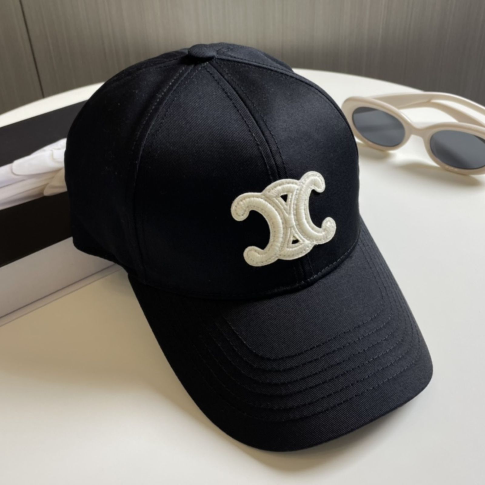 2024年 新品 未使用 セリーヌ CELINE CAP 男女兼用 キャップ 刺繡 野球 ロゴ 超人気 キャップ ベースボール【四色選択】 - メルカリ