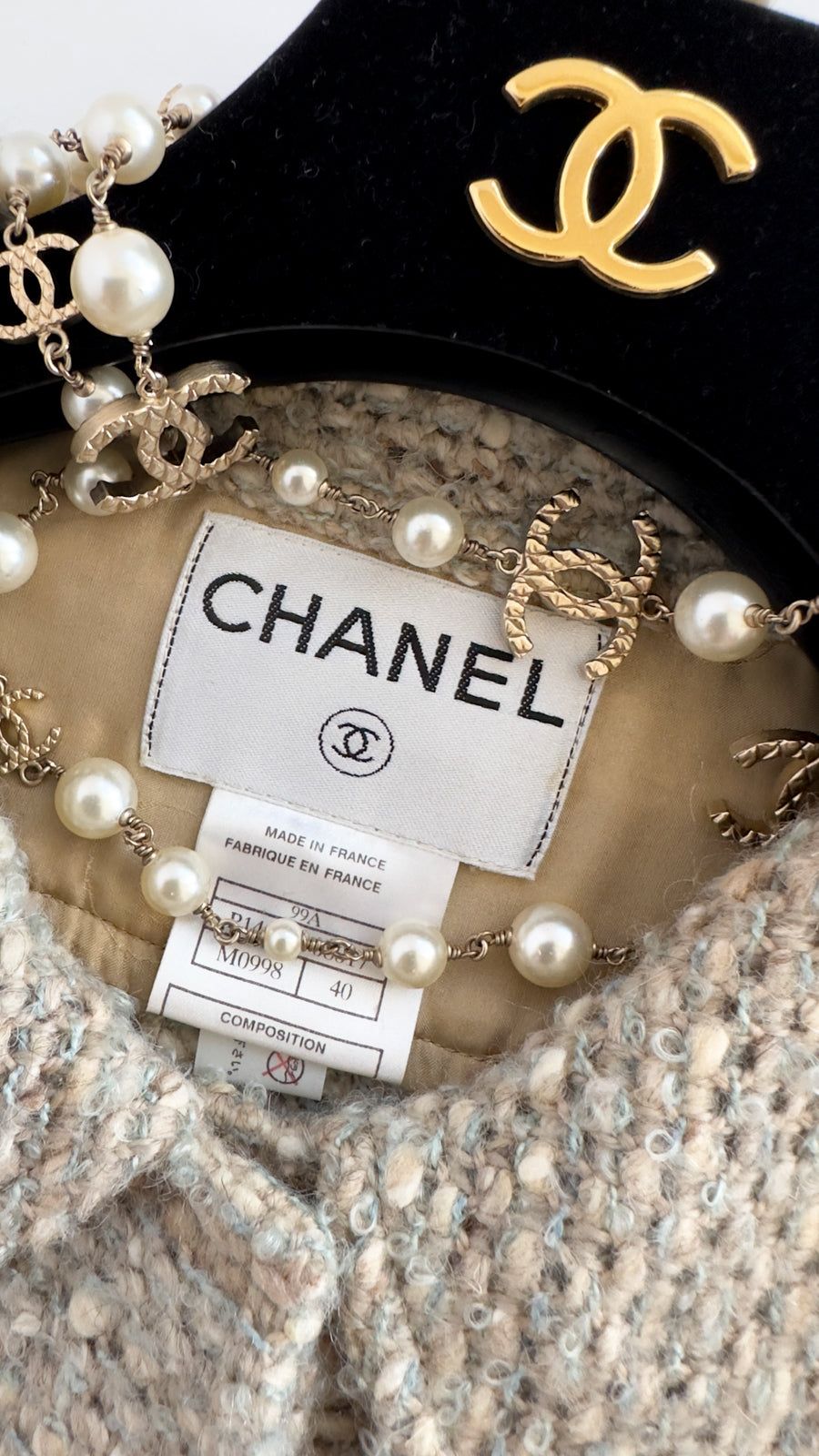 シャネル CHANEL ヴィンテージ・秋冬 ベージュ・グレー40 42 44おしゃれ可愛い 貴重な立体ツイード・カーディガン・ジャケット