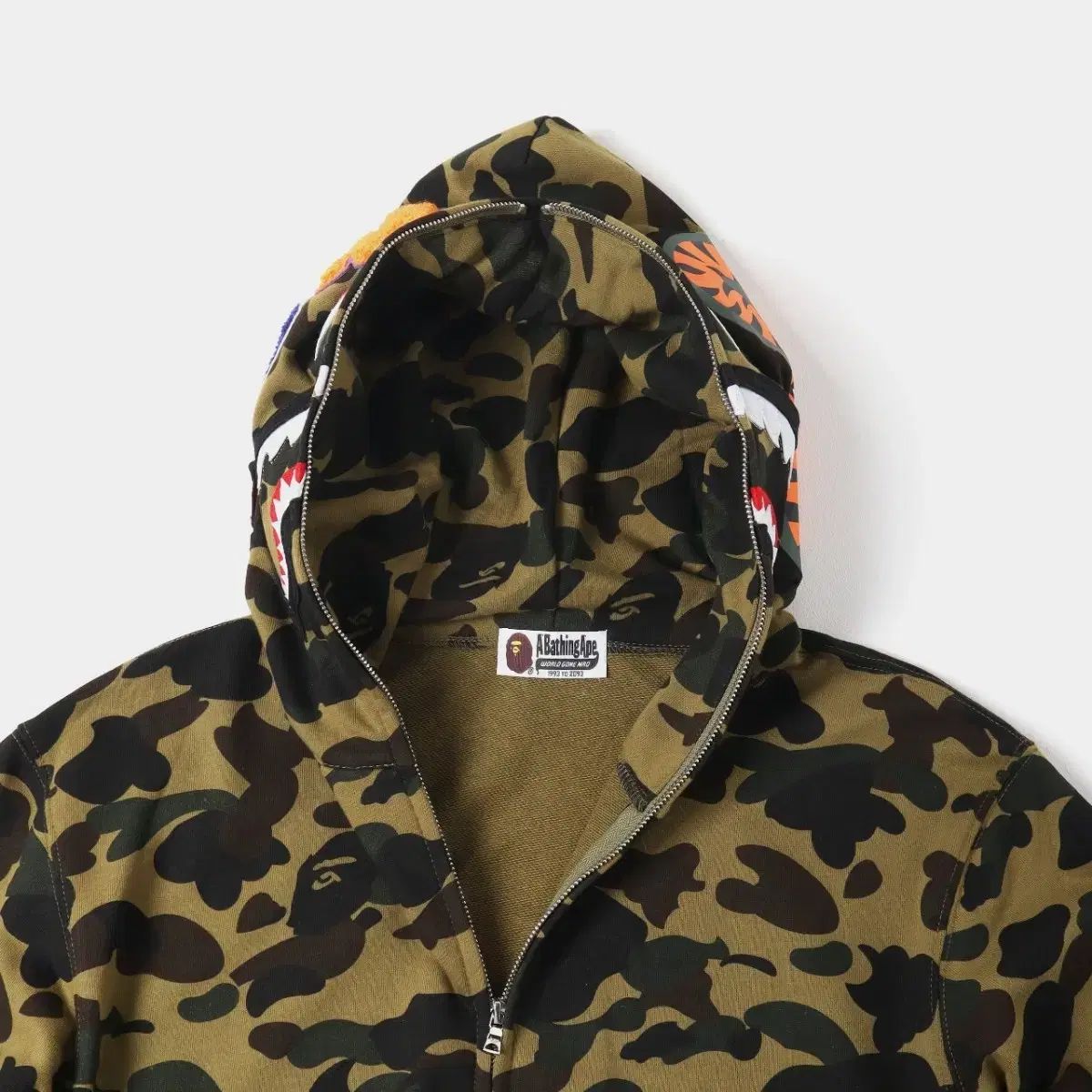 A BATHING APE(アベイシングエイプ) シャーク カモフラ フルジップ