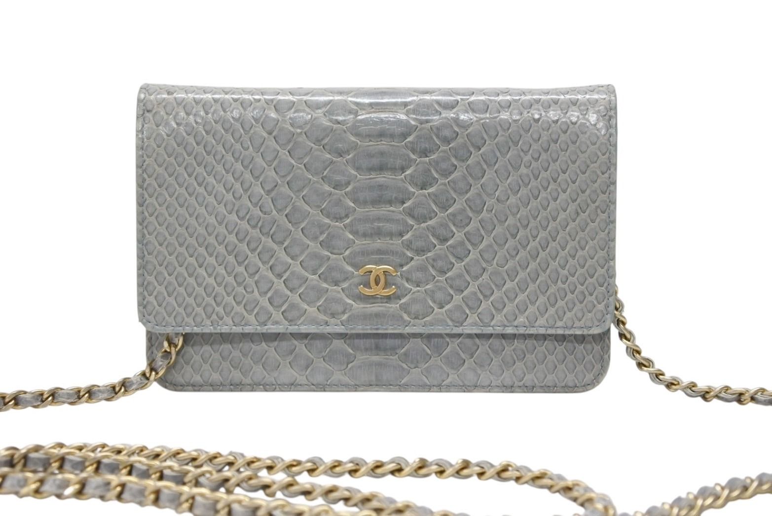 CHANEL シャネル チェーンショルダーウォレット 18番台 長財布 ココマーク パイソンレザー ブルーグレー 4b008391