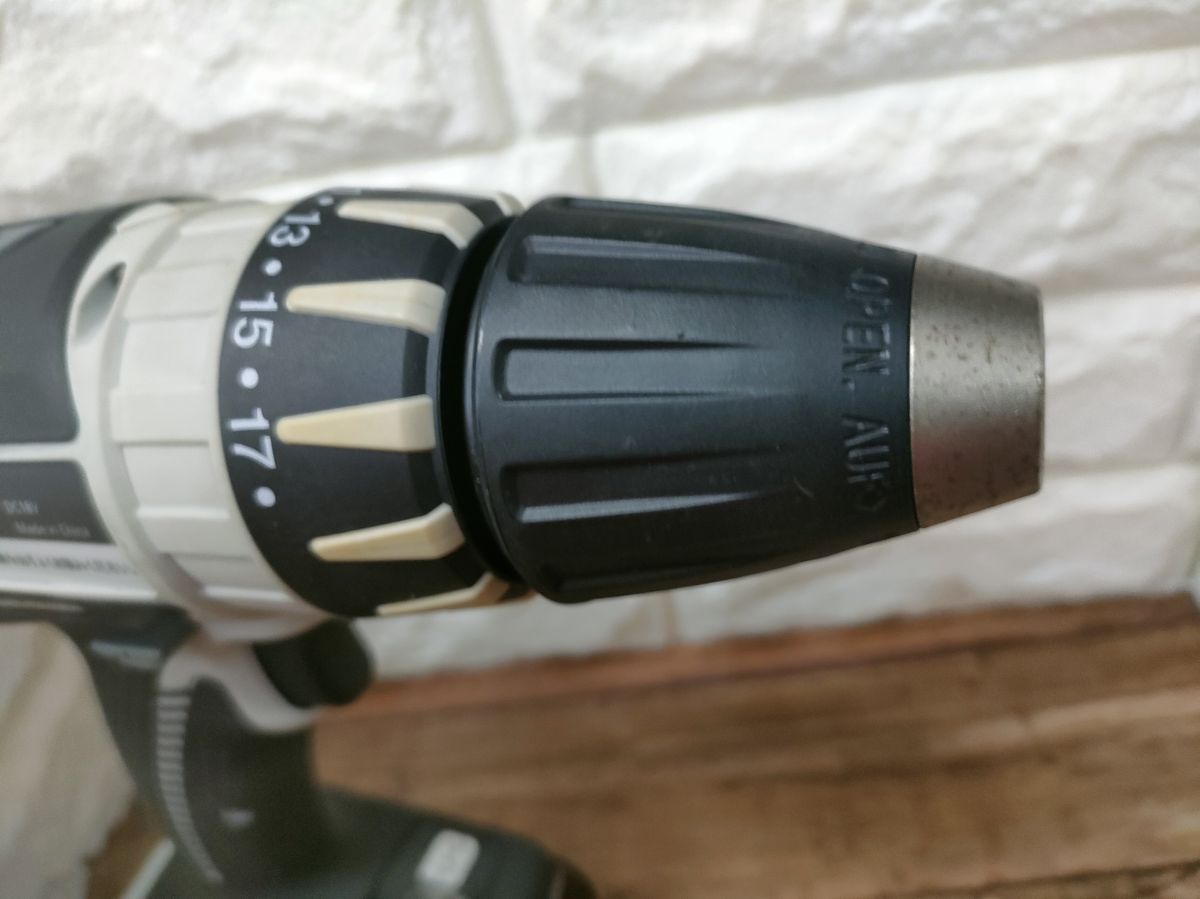 18V5Ahバッテリ2個 充電器付き