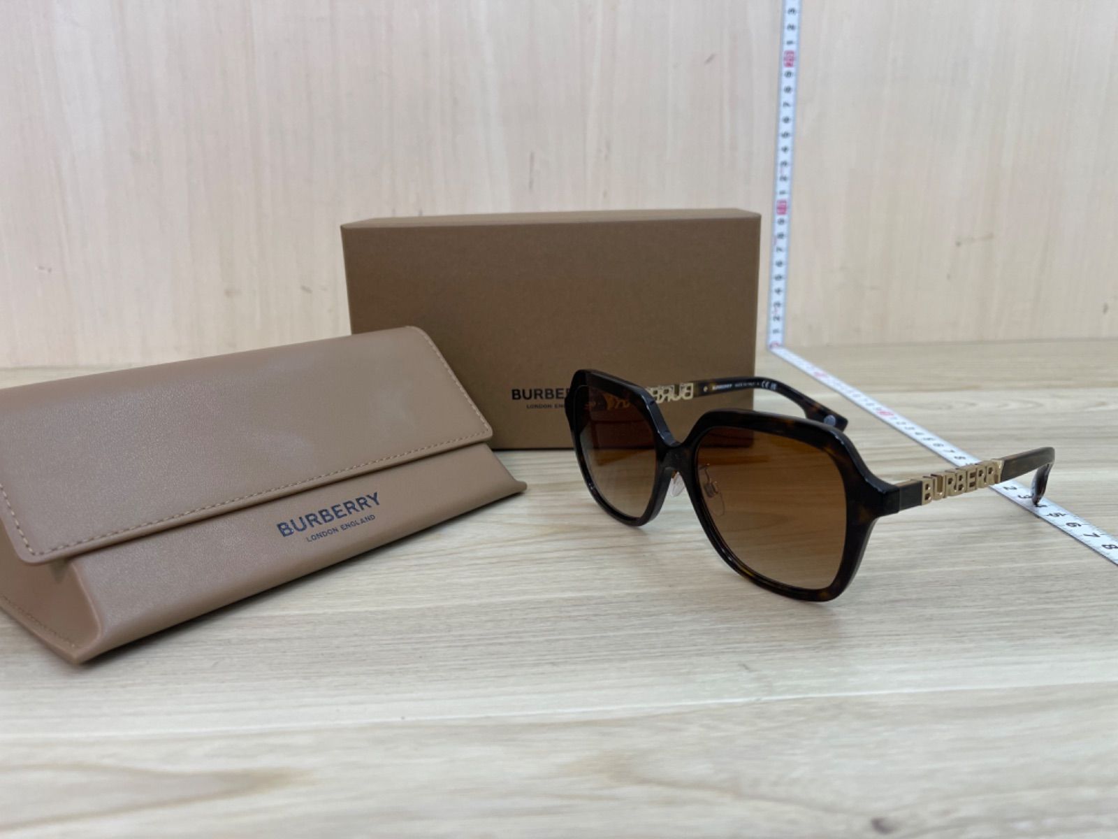 展示未使用 Burberry バーバリー サングラス サイドロゴ ケース付  