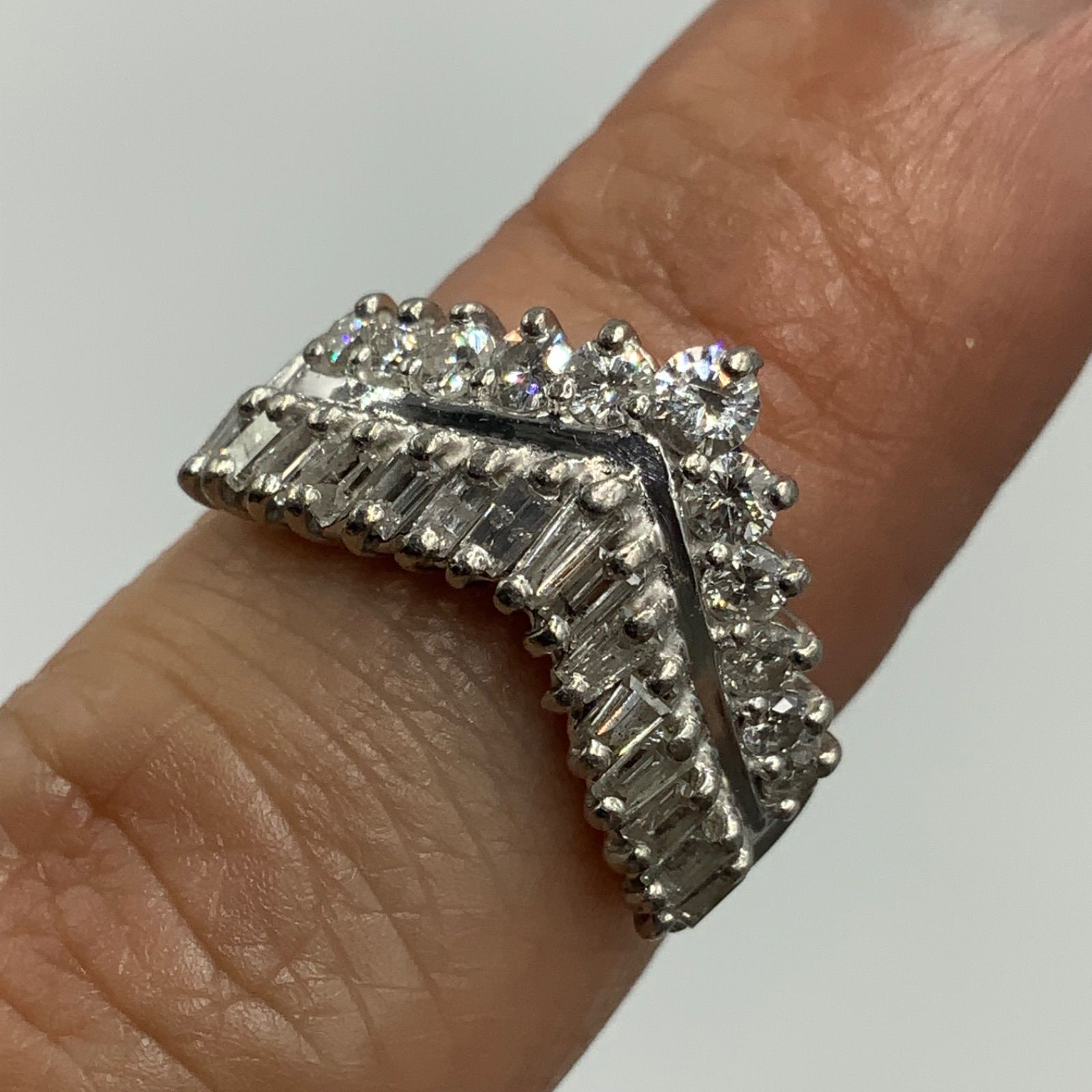 Pt900プラチナダイヤモンドリング 4.67グラム Pt900 プラチナ900 V型 ダイヤモンドリング 4.9g 1ct