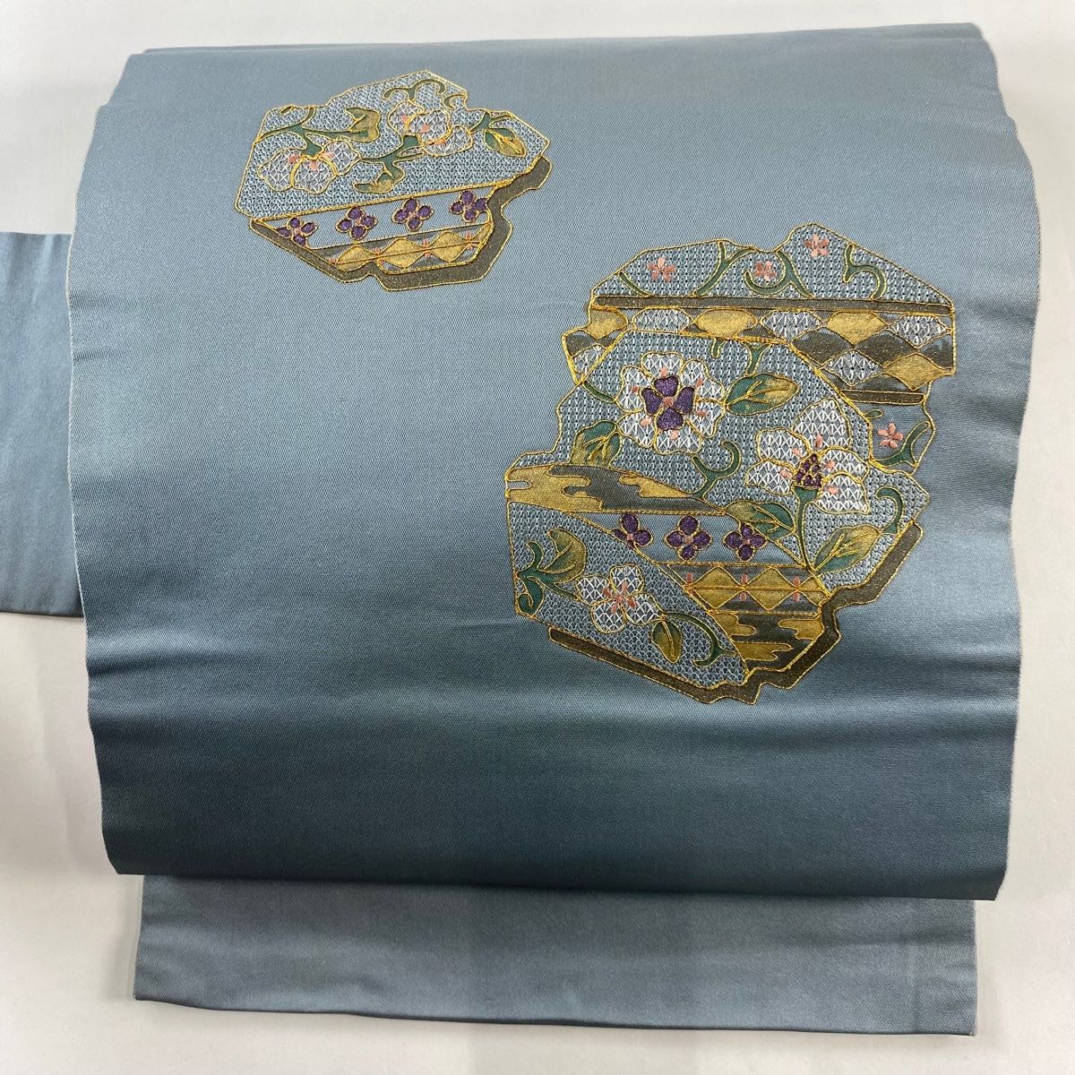 名古屋帯 秀品 草花 花唐草 金糸 刺繍 青灰色 正絹