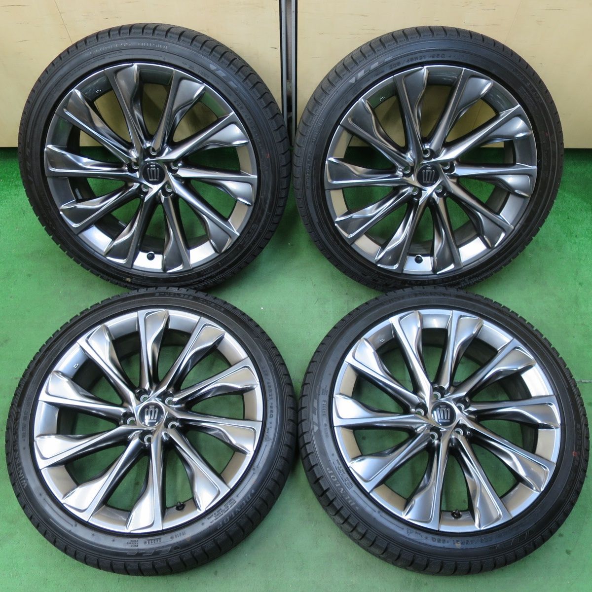 [送料無料] バリ溝！22年！キレイ！9.5分以上トヨタ クラウン クロスオーバー 純正 225/45R21 スタッドレス ダンロップ ウインターマックス03 21インチ PCD114.3/5H5021416イス