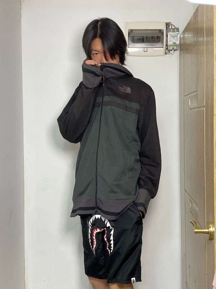 【雷市場（ポンジャン）商品韓国直送】 THE NORTH FACE(ザノースフェイス) オールドスクール ブラック u0026 ディープグリーン ジャージ XL