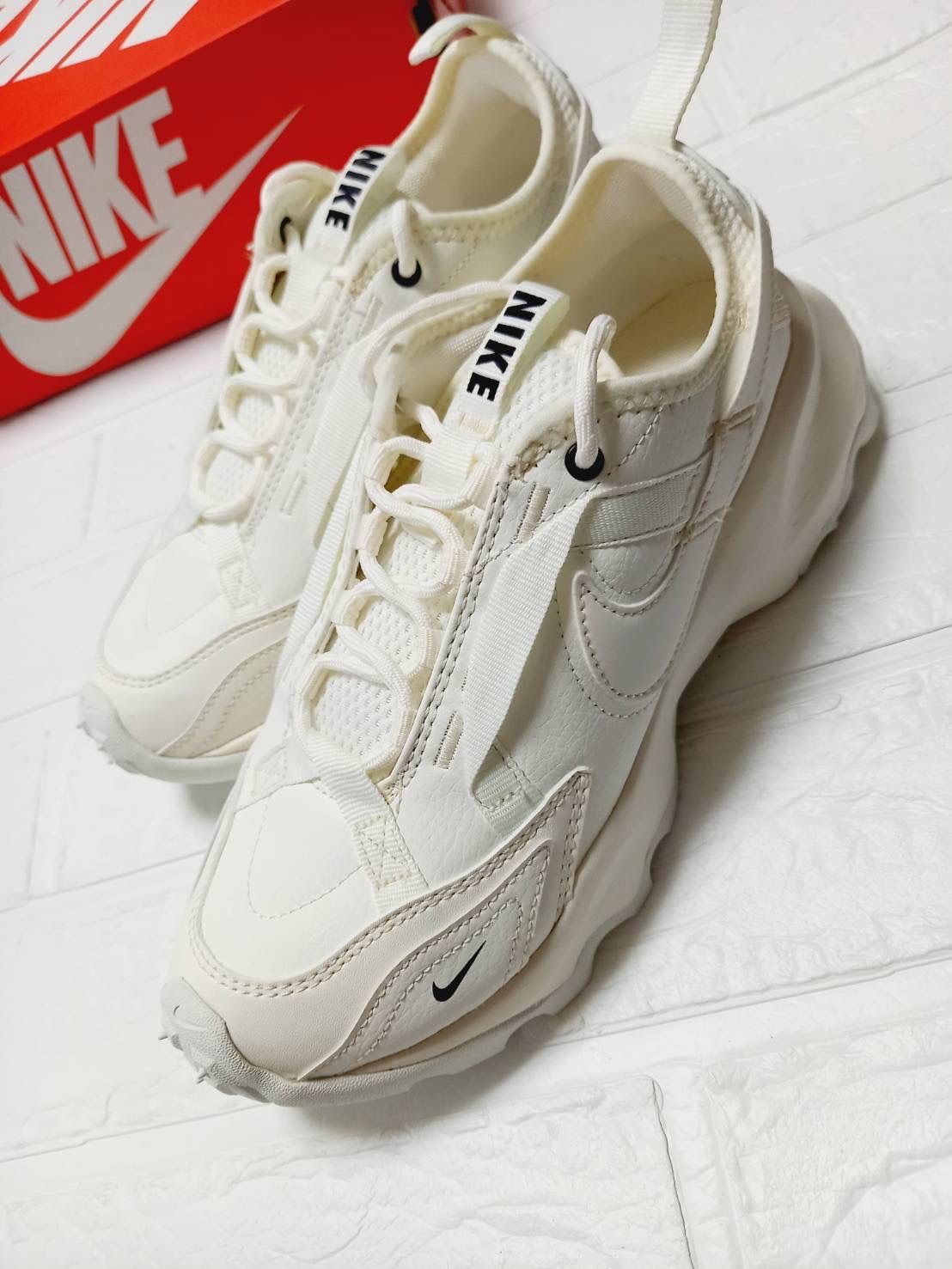 新品】NIKE ホワイト スニーカー TC900 - メルカリ