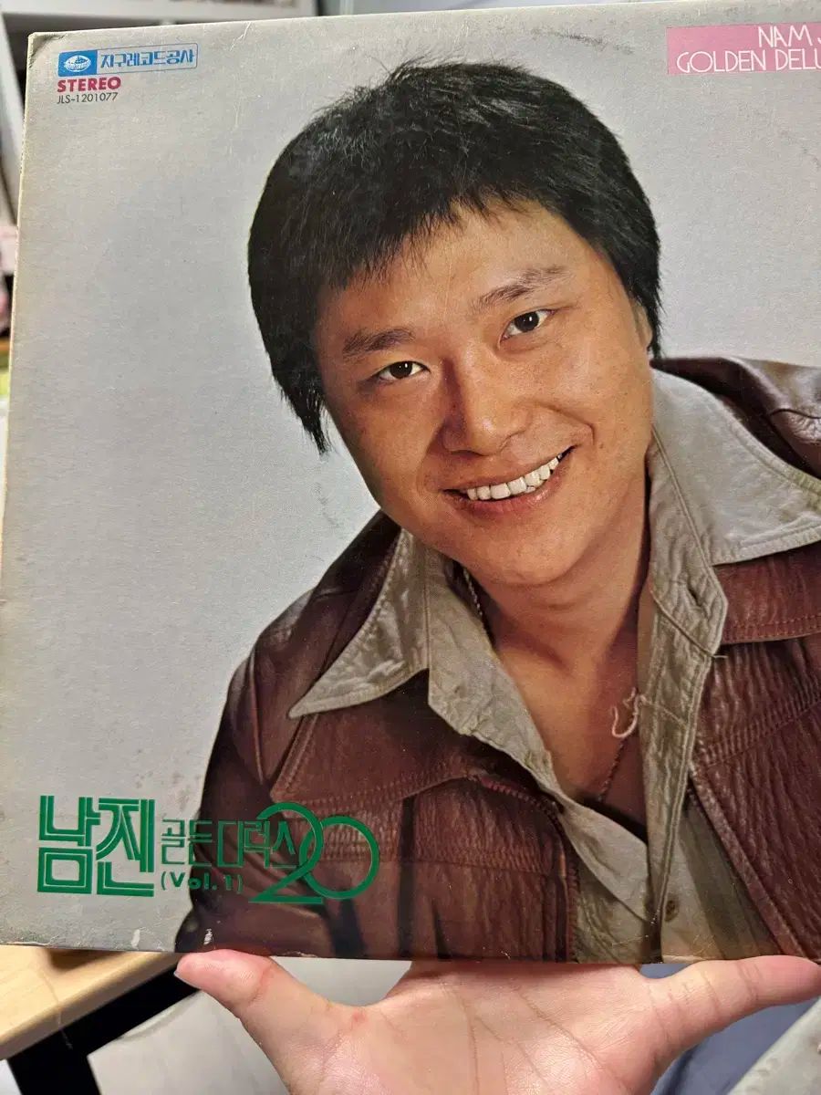 宮田高志作　宙吹　硝子　茶碗　共箱　略歴付　茶道具 宮田高志作 宙吹 硝子 茶碗 共箱 略歴付 茶道具 - メルカリ