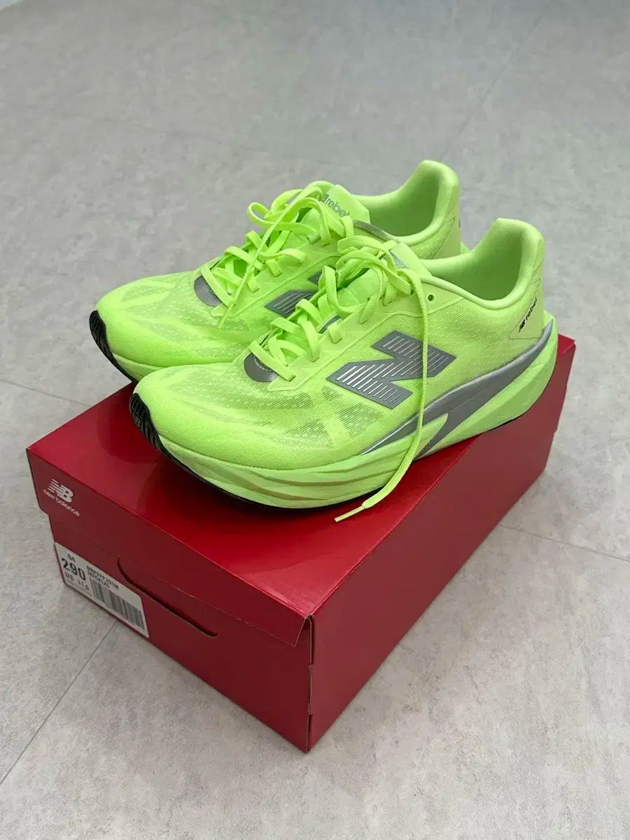 ニューバランス フューエルセル v5 2E 290