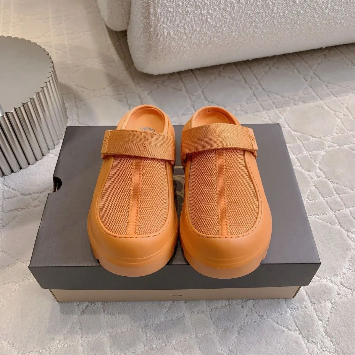 【日本製】 新品 UGG アグ ユニセックス厚底サンダル オレンジ 男女兼用 靴
