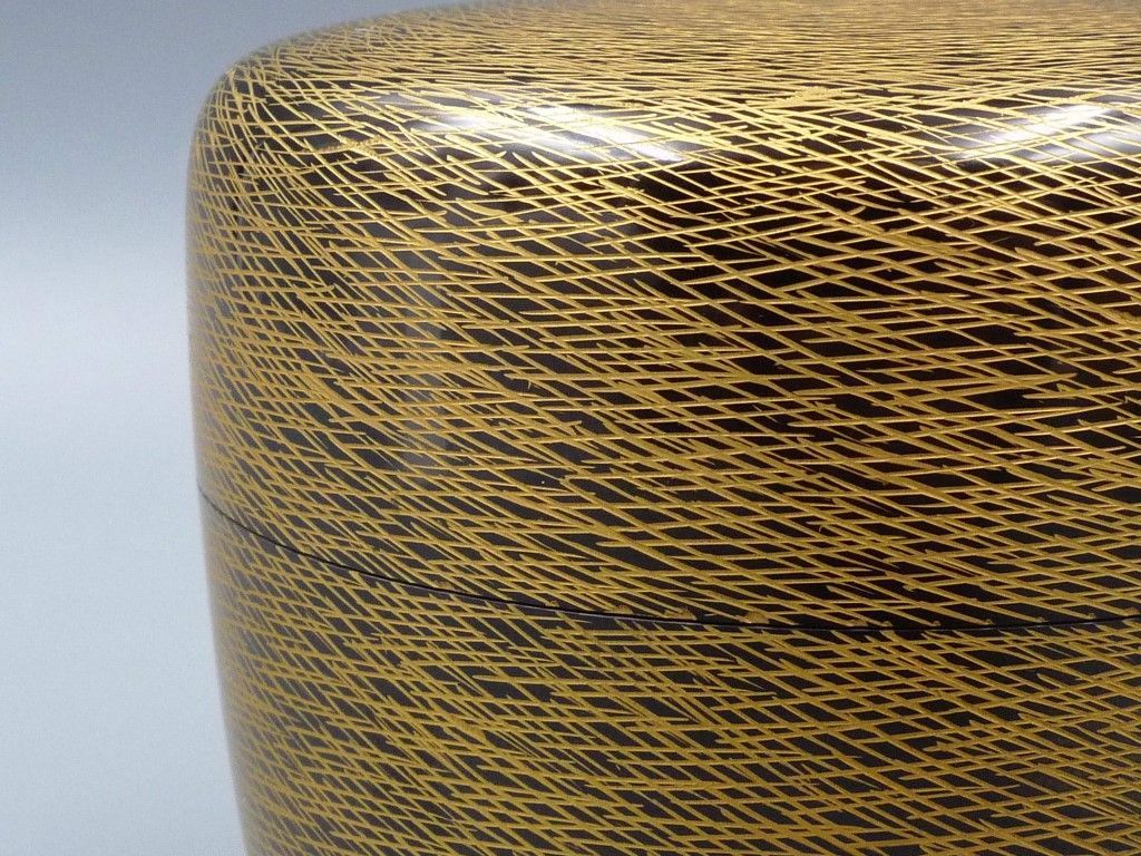 溜塗沈金引松葉