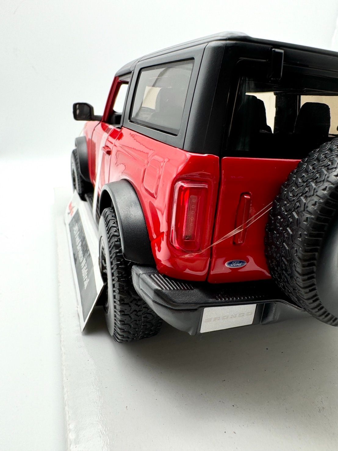 Maisto 1/18 2021 Ford Bronco Wildtrak レッド/ブラック