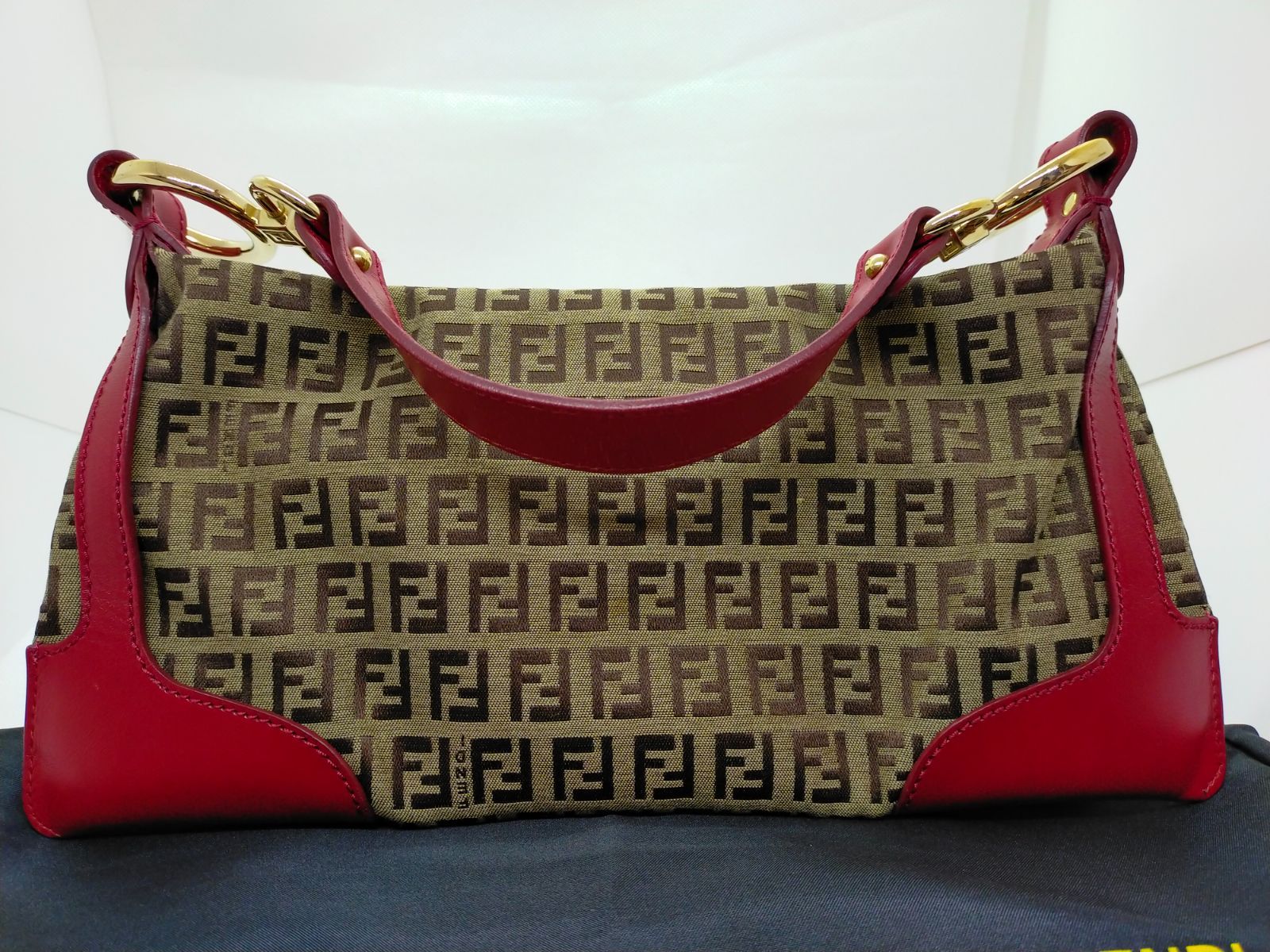 FENDI フェンディ ズッカ柄 アクセサリーポーチ　ハンドバック ブラウン FENDI 新品同様 フェンディ ズッカ ミニ ハンドバッグ ハンド
