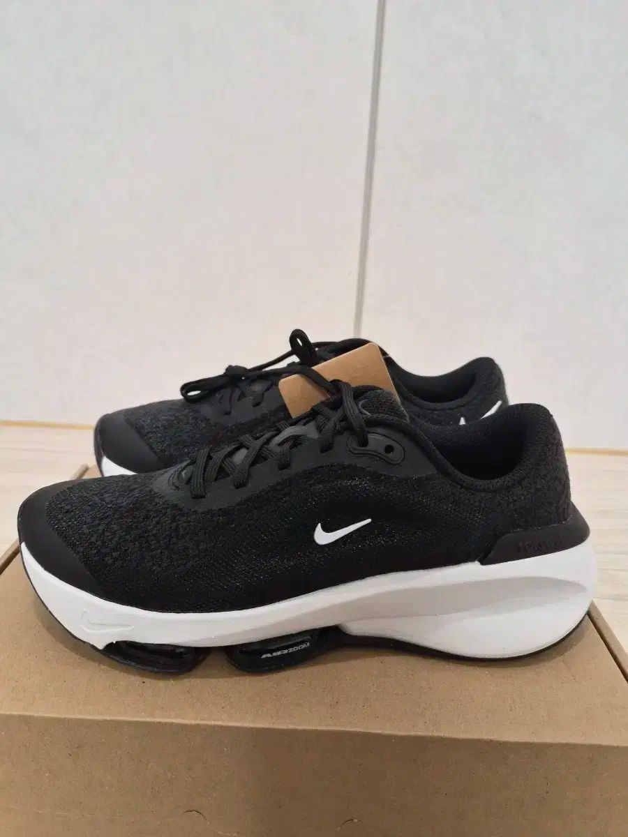 NIKE ナイキ ベルセア レディースランニングシューズ ランニングシューズ 235 240mm