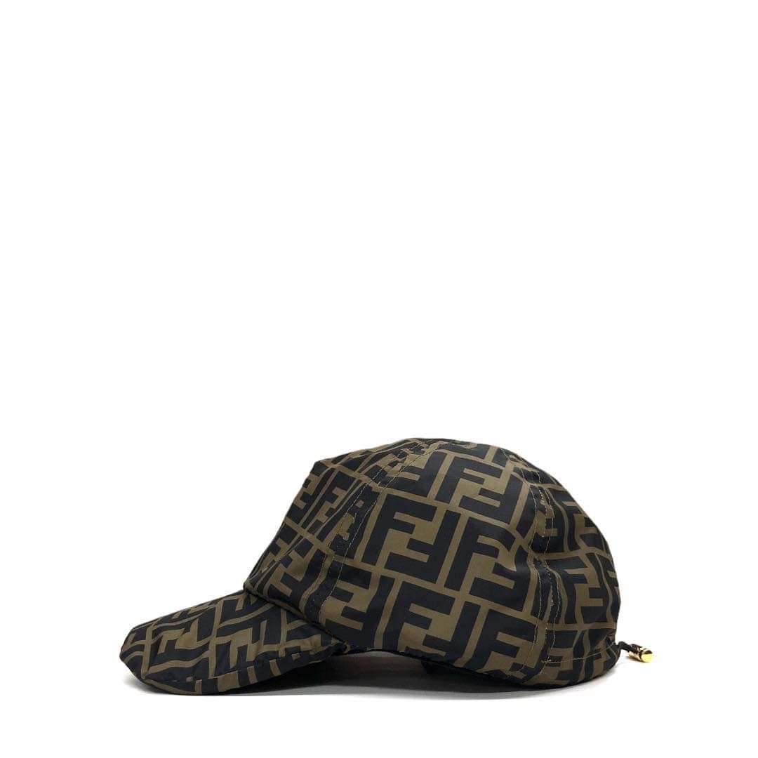 未使用品】FENDI フェンディ FXQ825 AH7U キャップカバー FF ズッカ柄 