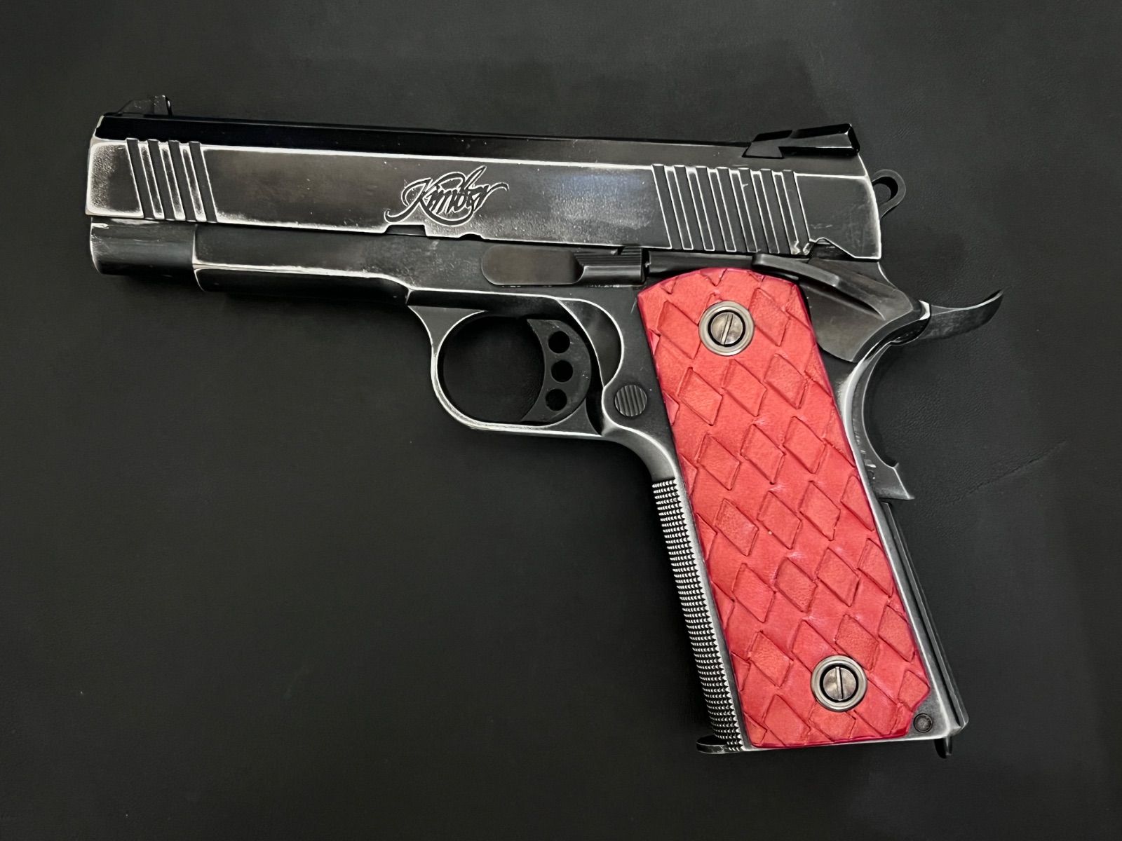 G-56 の削り出し革グリップ 東京マルイ ガバメント用｜Diamond Weave - Crimson Edition