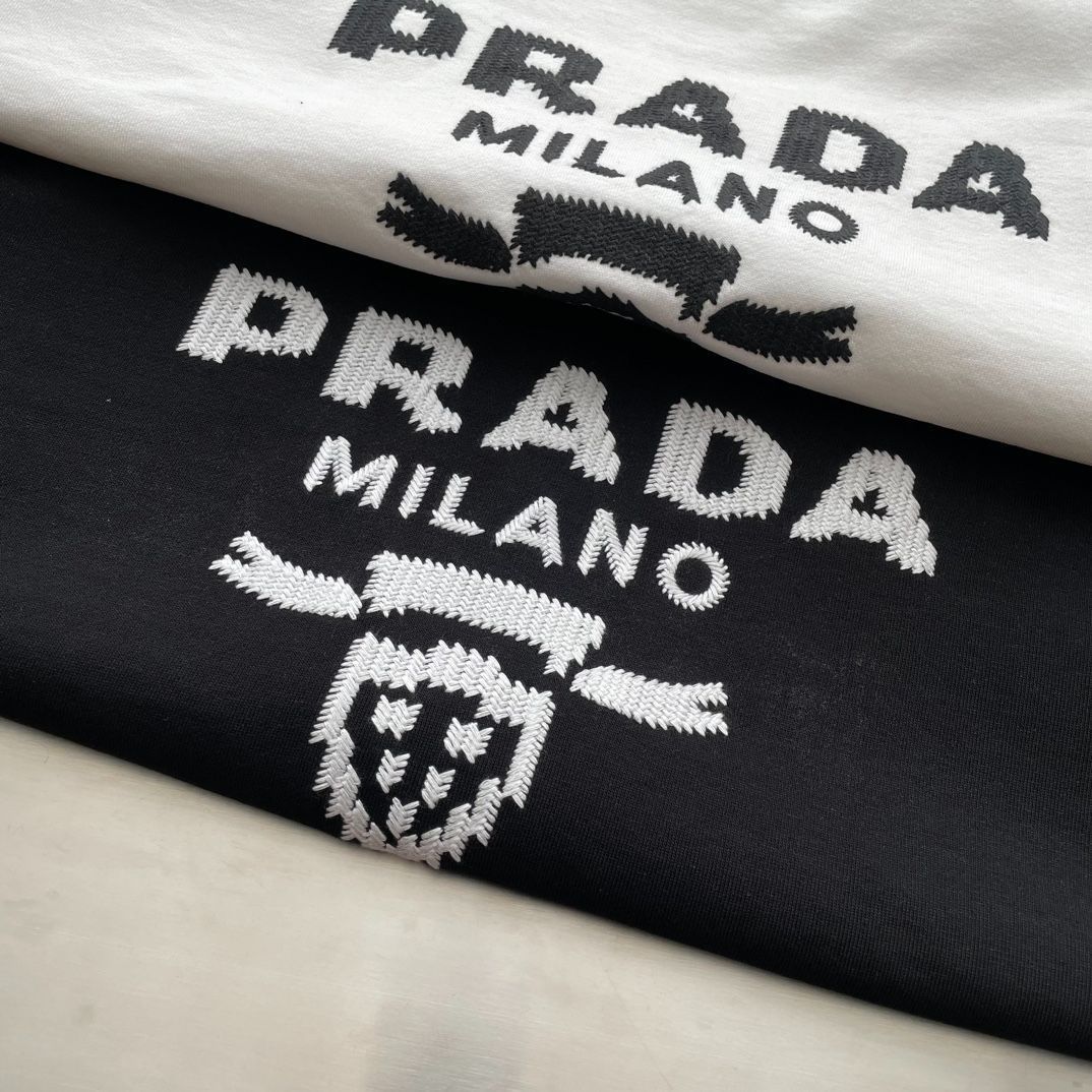 PRADA ? プラダ? 秋冬の最新限定の立体刺繍丸首セーター - メルカリ
