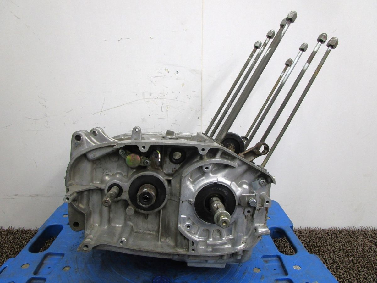 CBM72 エンジン腰下 クランクケース A5811 CBM72 ホンダ CBM72E ドリーム キャブ車 TYPE2