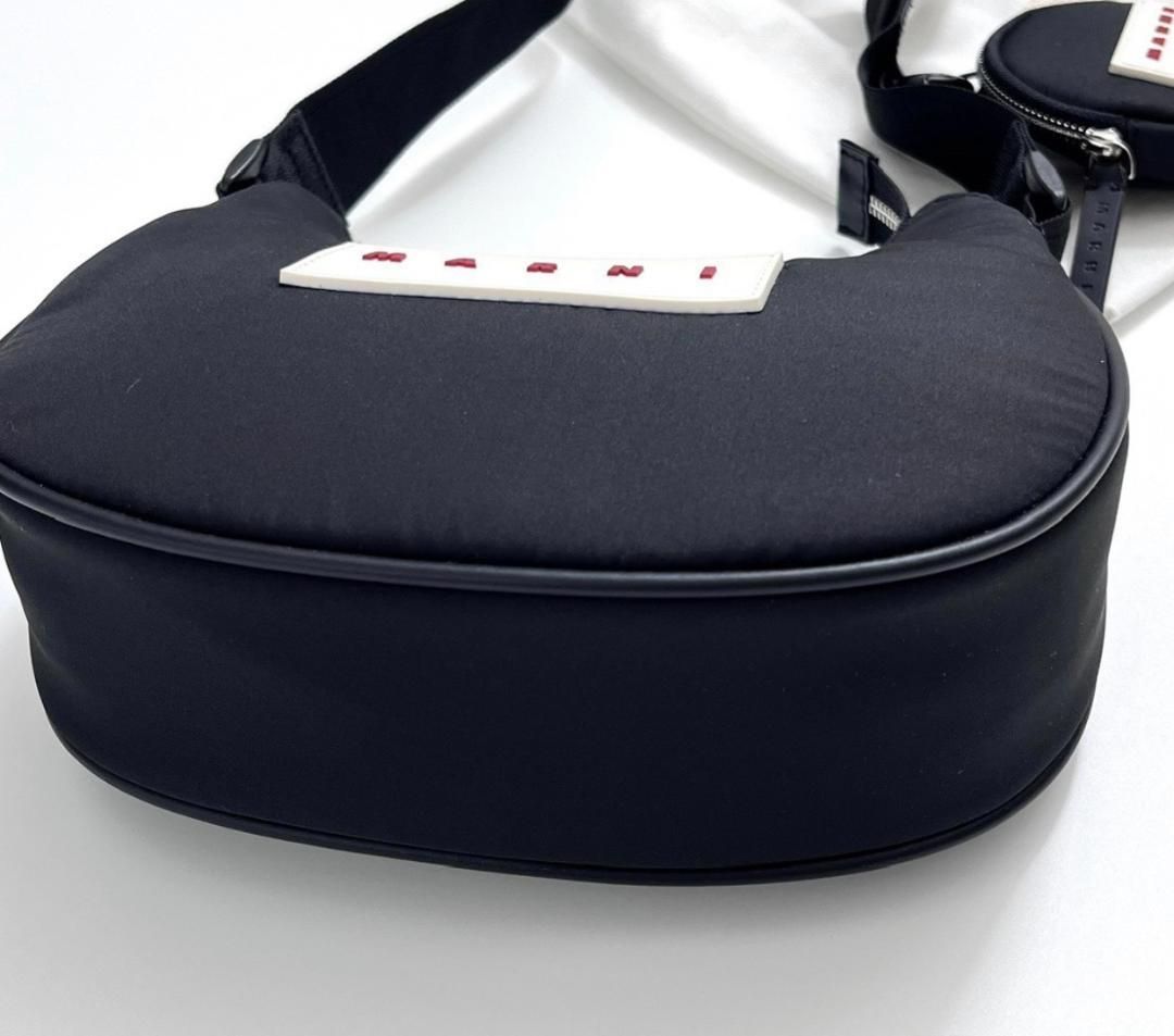 新品 23aw MARNI ショルダーバッグ 黒 緑 レザー 5960 Marniマルニの黒