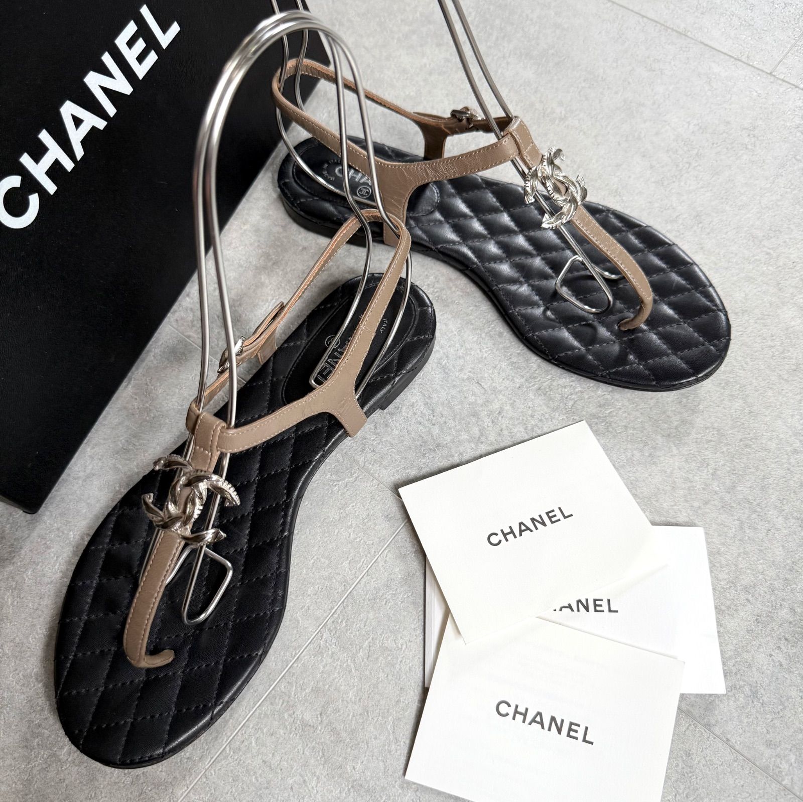 CHANEL トングサンダル ブラック ベージュ CHANEL トングサンダル ブラック ベージュ