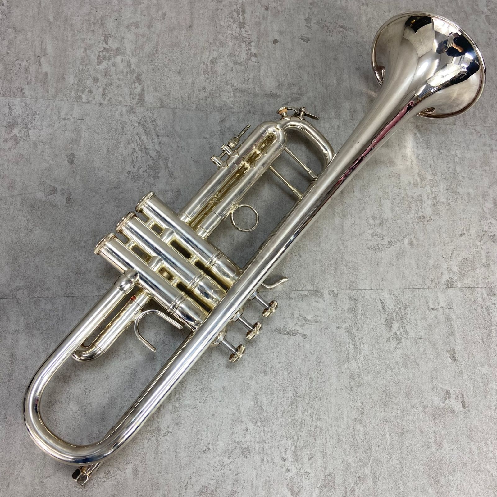 BACH ストラディバリウス Model 37 ML トランペット（Bach