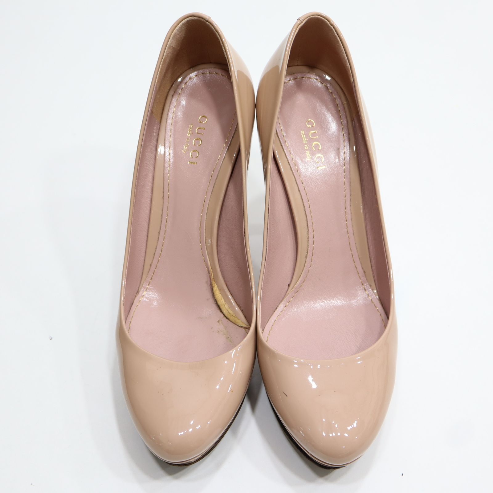 GUCCIのエナメルパンプス