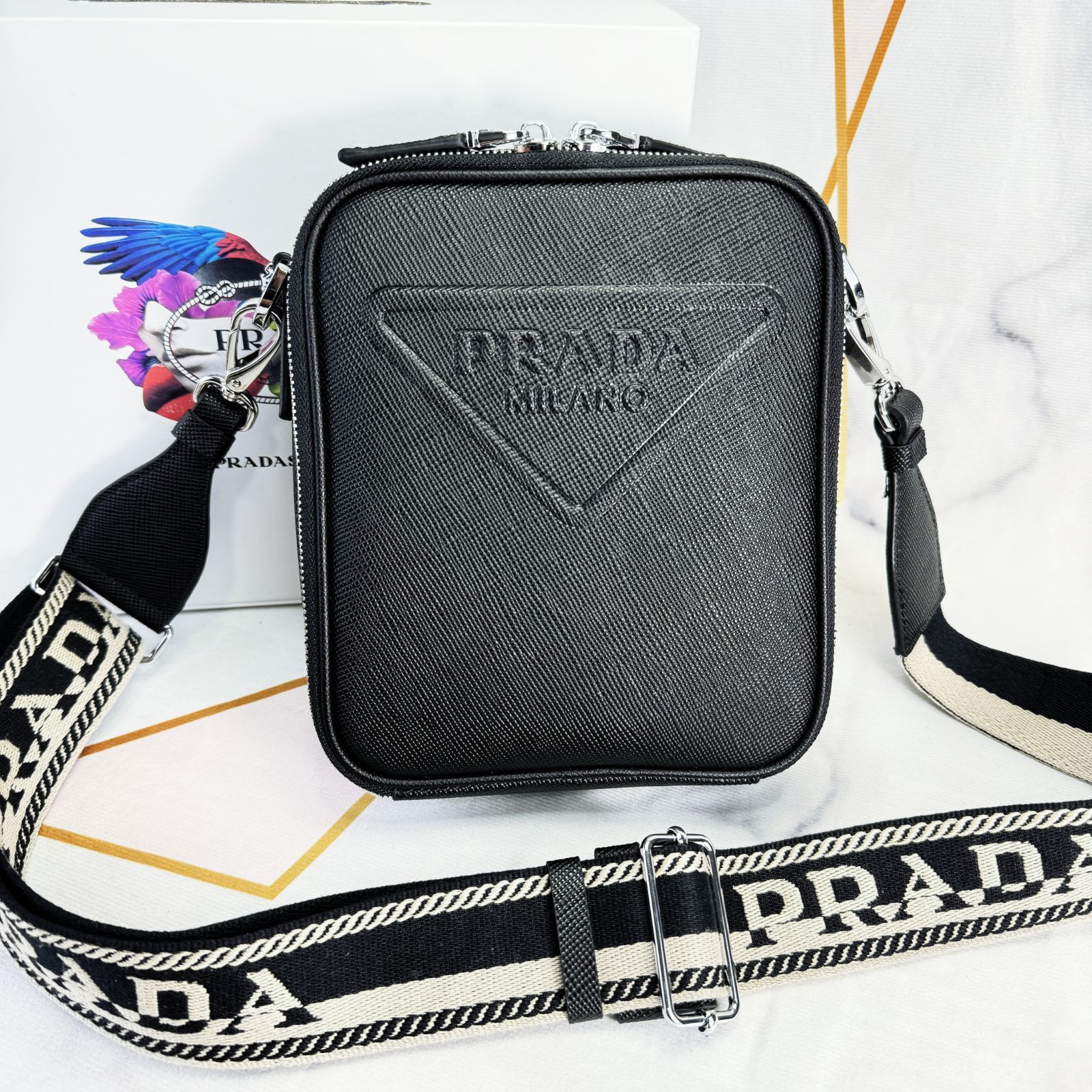 極美品】PRADA プラダ 三角ロゴ レザー ショルダーバッグ ブラック 箱  