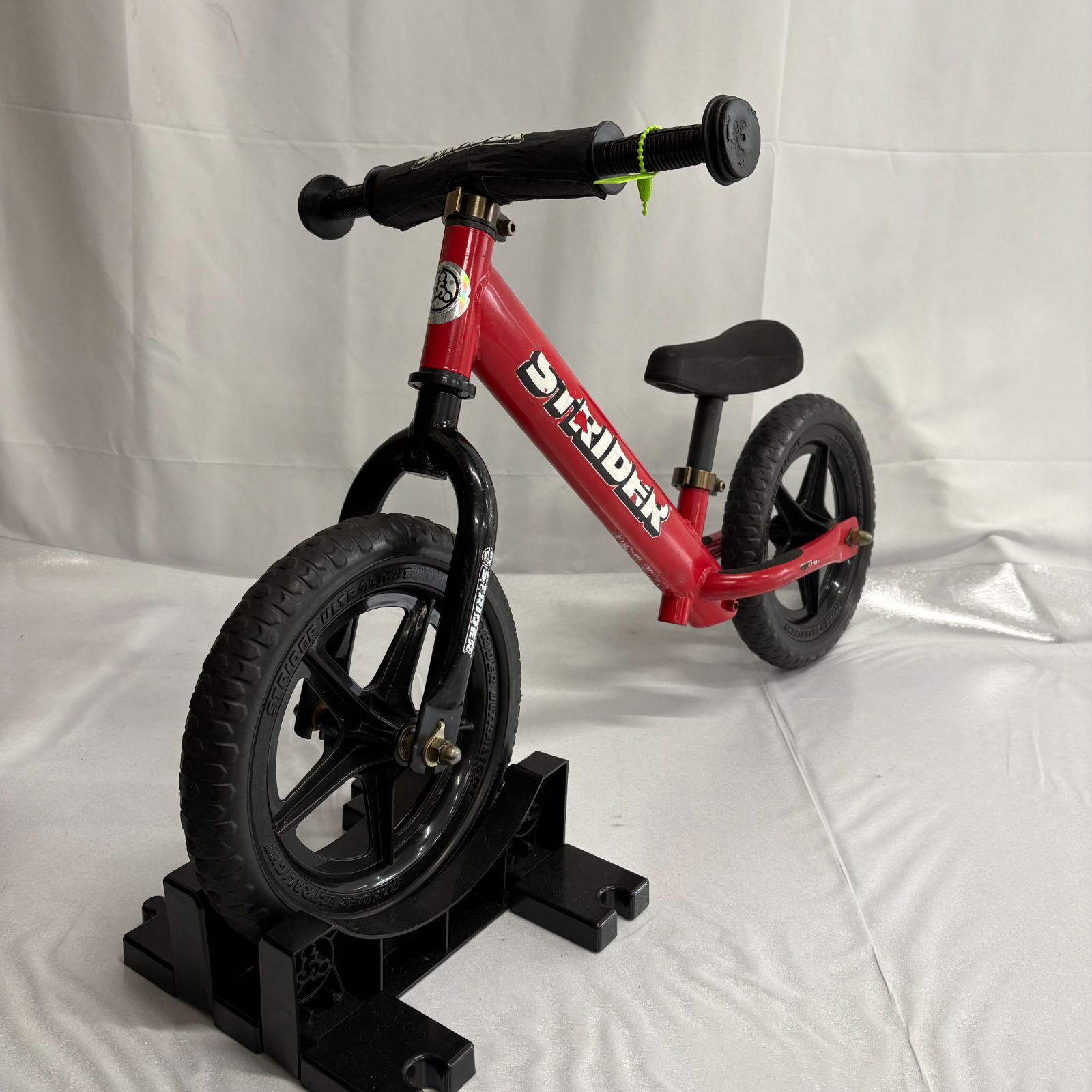 良品】新型STRIDER バランスバイク レッド