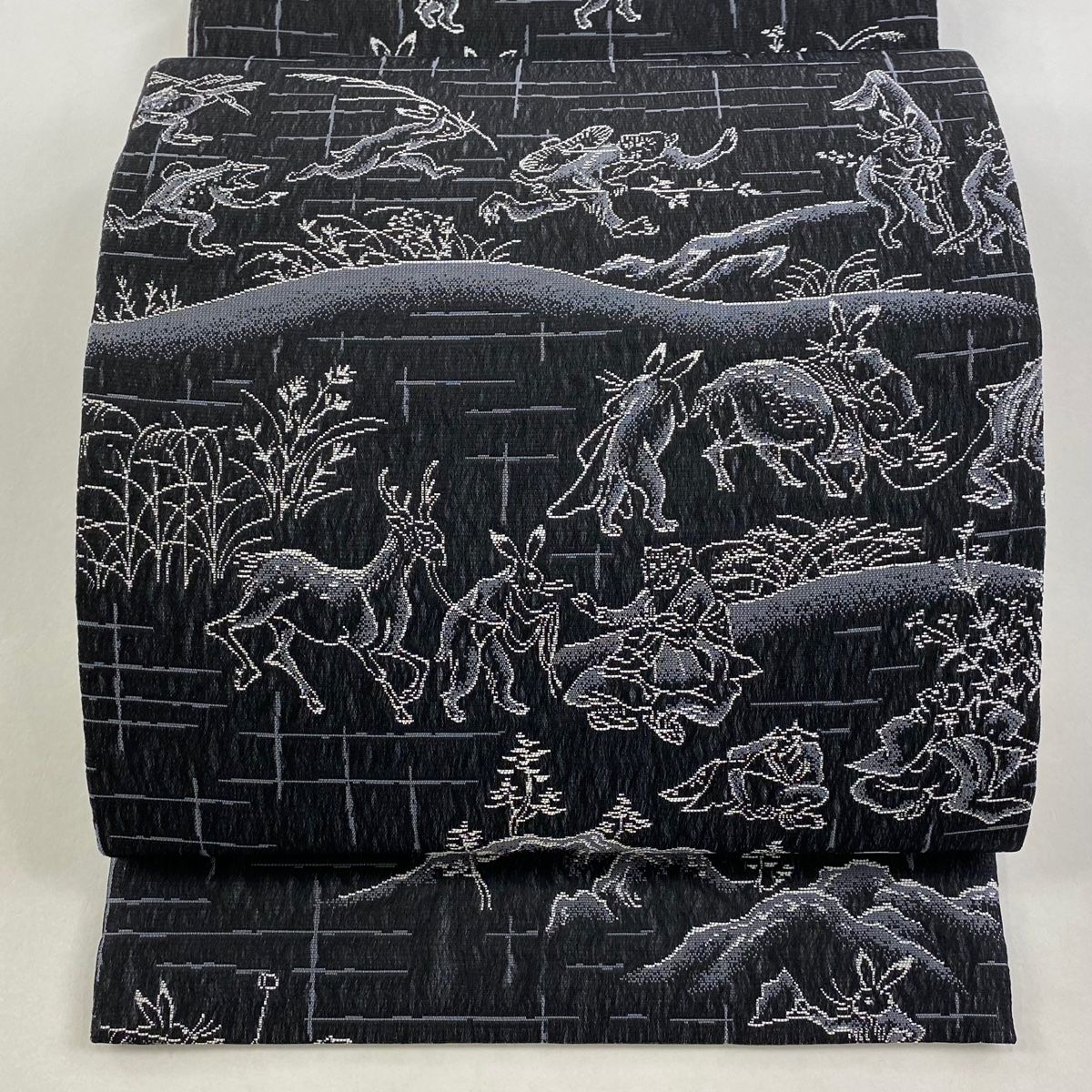 美品】 袋帯 逸品 鳥獣戯画 うさぎ 黒 全通 正絹 【】 【公式通販】