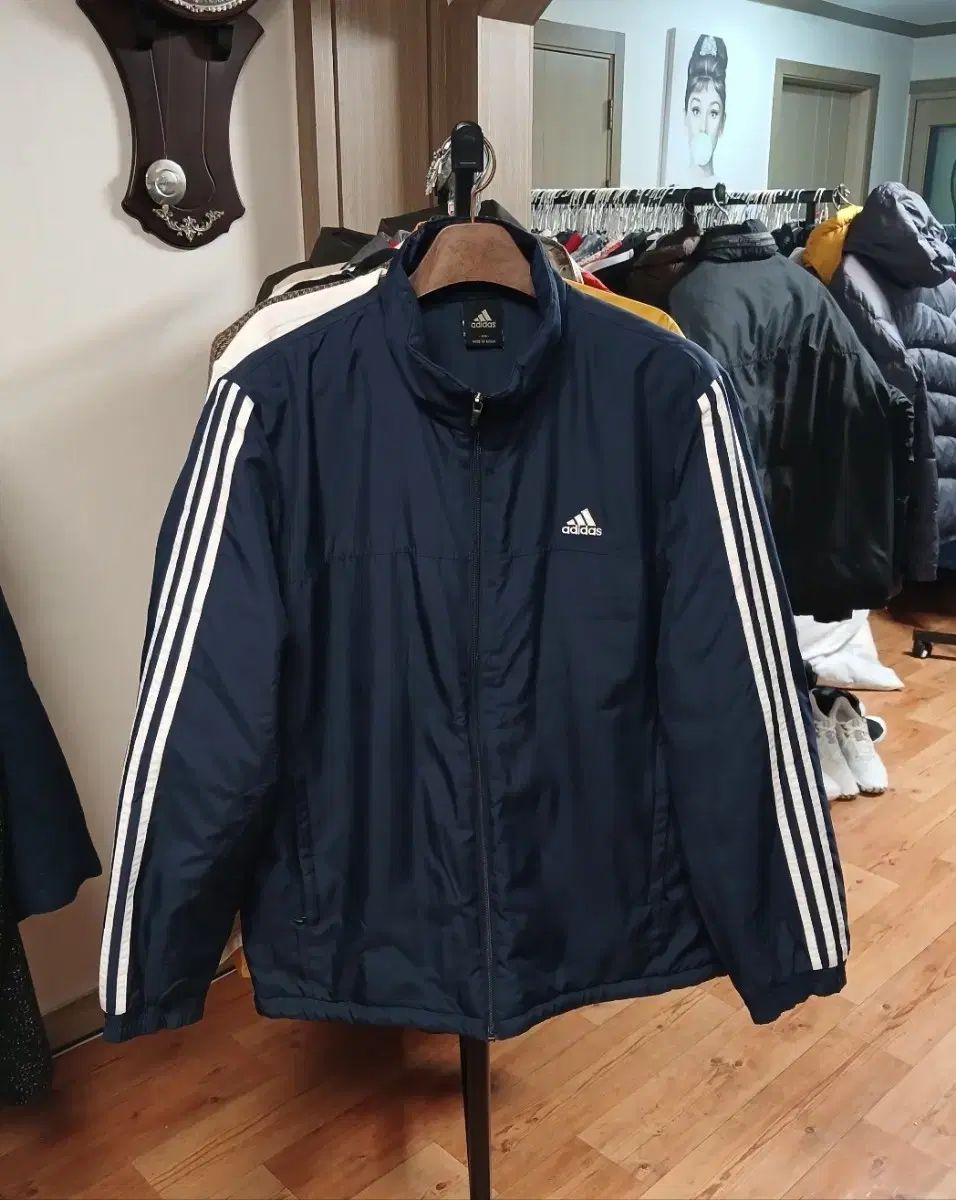 メンズ adidas(アディダス) 軽量ダウン （ 105 ）